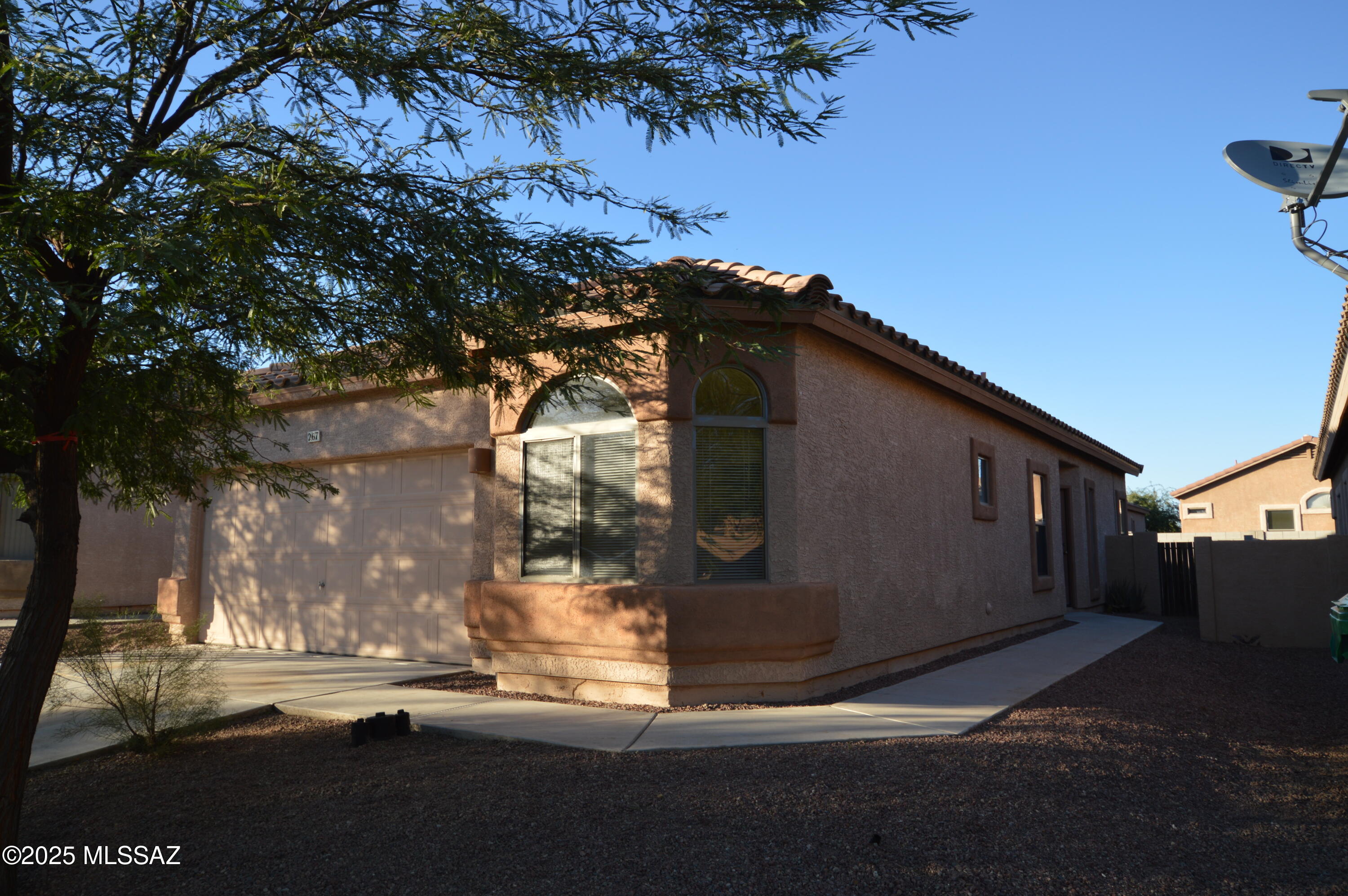 Beautiful home in Rancho Sahuarita. 4 bedroom split plan for Mom & Dad's privacy. Vaulted ceilings and open floorplan. Gourmet kitchen with island. 2 car garage, lots of storage. Central AC, dual paned windows. Private walled yard close to all sorts of community amenities! This is a bargain in Rancho Sahuarita! SEE THIS ONE TODAY!