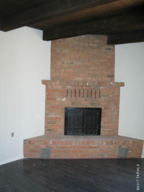 FRESHLY PAINTED INTERIOR, NEW HVAC SYSTEM & NEW ROOF!!  Fireplace in Fam Rm.  Corner lot; but the house is accessed not from Placita del Herrero, rather from Camino de la Codorniz. Tan slump block construction, Territorial design.  C/L fence in back, Slump block courtyard entry. There is a small step down into the LR..about a half step. There is a stove, a refrigerator & a dishwasher, however this is an estate and the representative makes no claim to them being in working condition...nor warrants same.  They are as is.