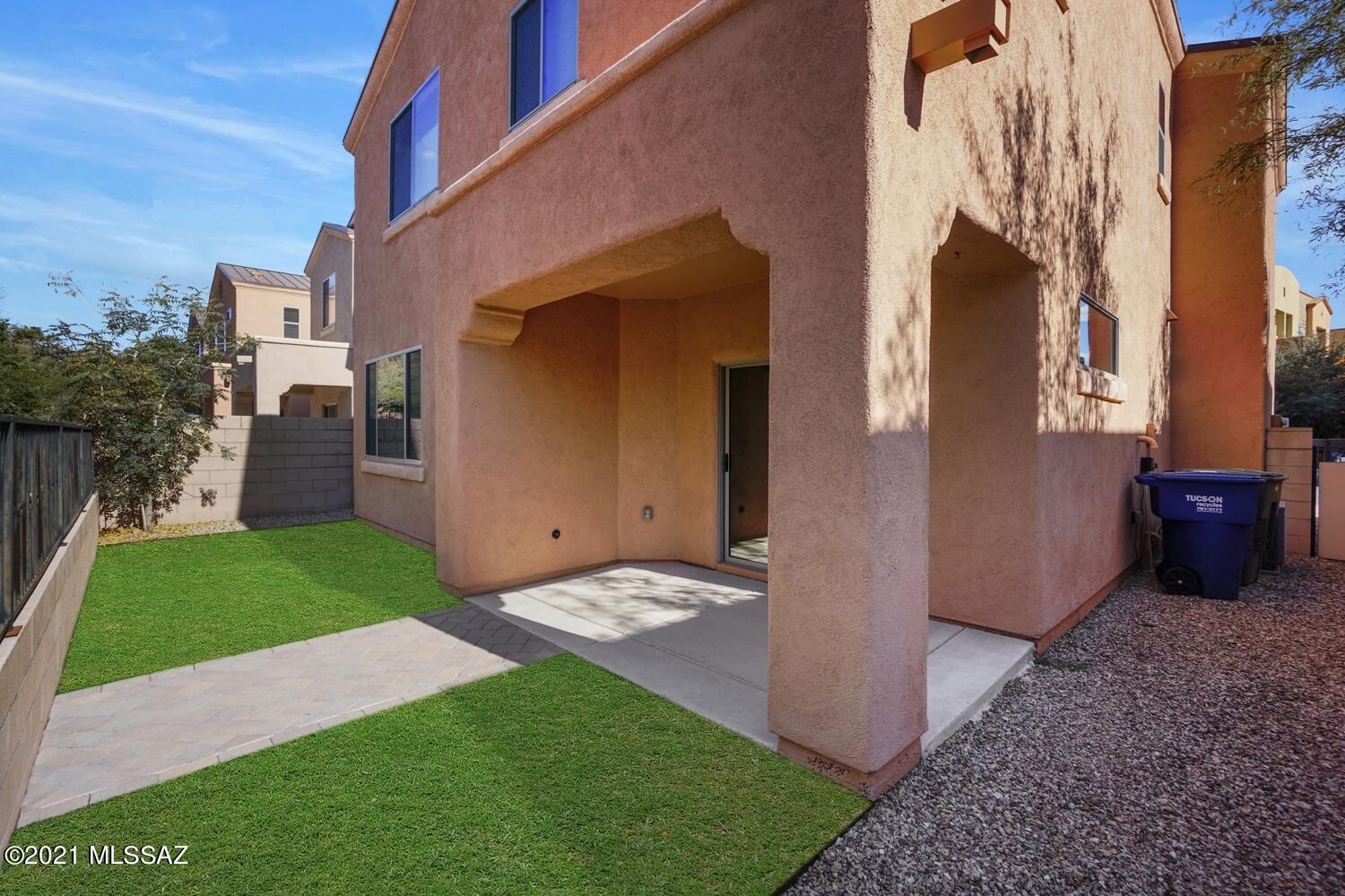 River Walk (1-140) - Residential Lease