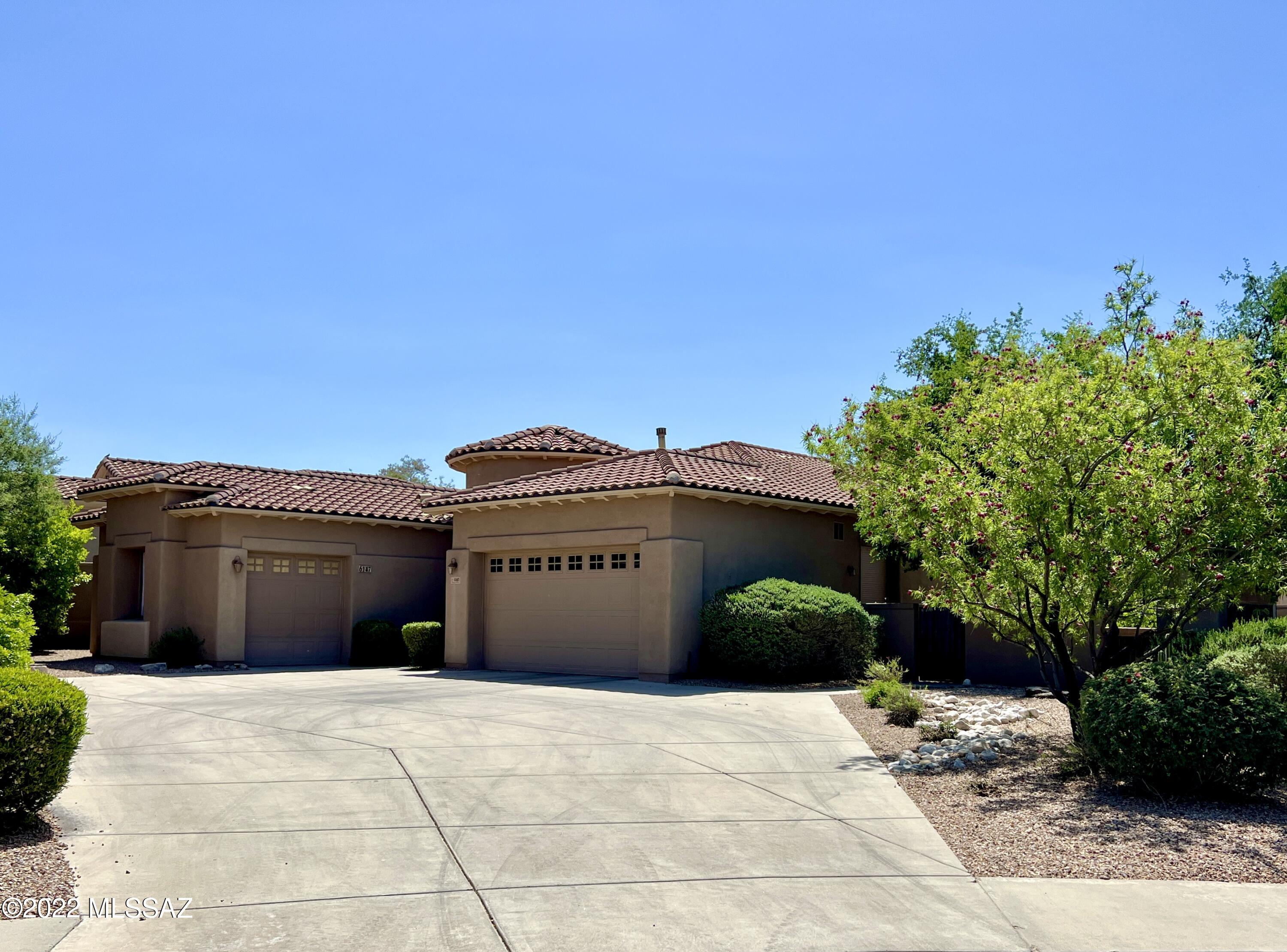 Located in the gated community of The Villages of La Paloma, this quiet and peaceful 2462 sq. ft. home is sited on a prime cul-de-sac lot, offering beautiful Catalina mountain views & conveniently located nearby dining, shopping, and The U of A Campus. Enjoy the beauty of the Catalina Foothills right at your doorstep!