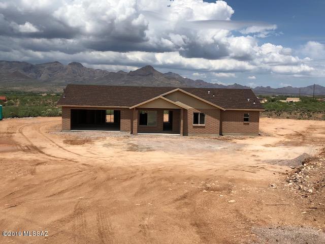 Brick Construction, 3 bedroom, 2 bath , living room, dinning area off kitchen , laundry room . 2 car garage. Excellent Starter home for your family,
Property also offers great views