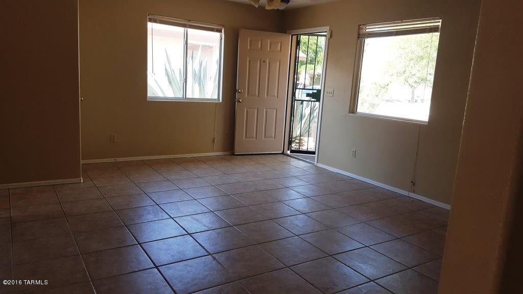Hacienda Del Oro (1-879) - Residential Lease