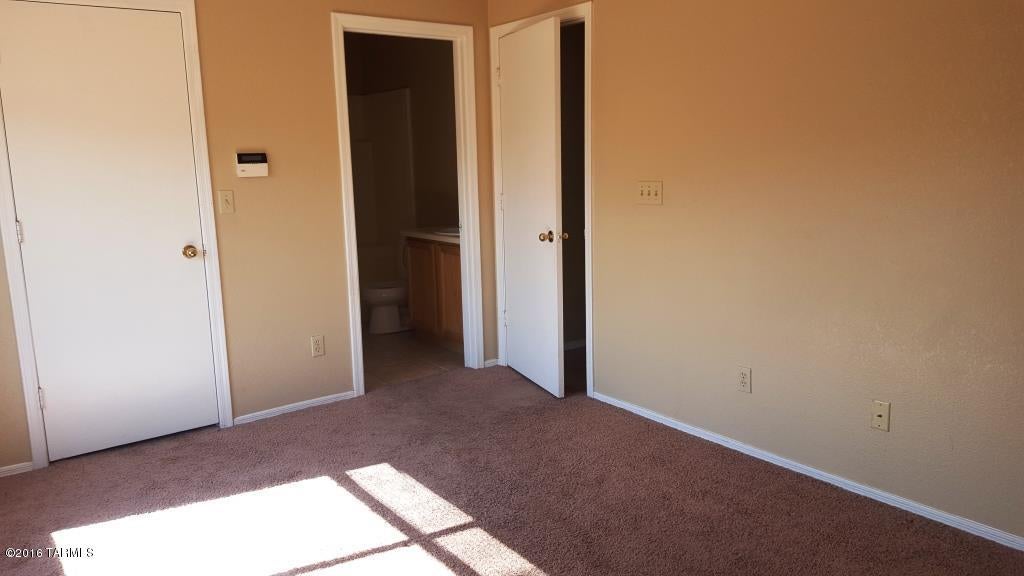 Hacienda Del Oro (1-879) - Residential Lease