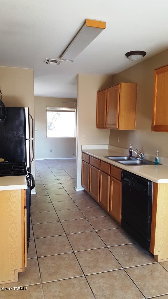 Hacienda Del Oro (1-879) - Residential Lease