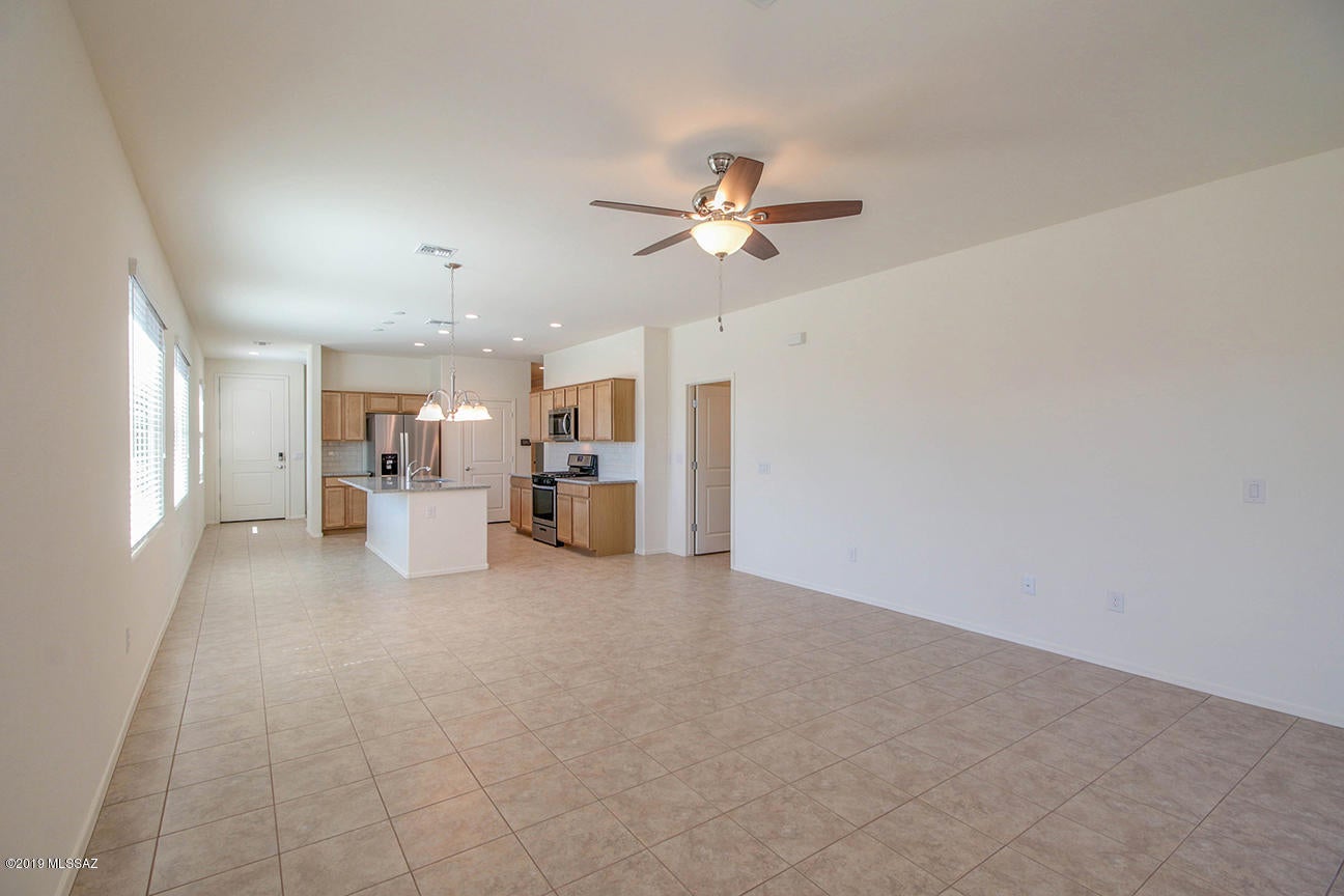 La Estancia De Tucson (1-330) - Residential Lease