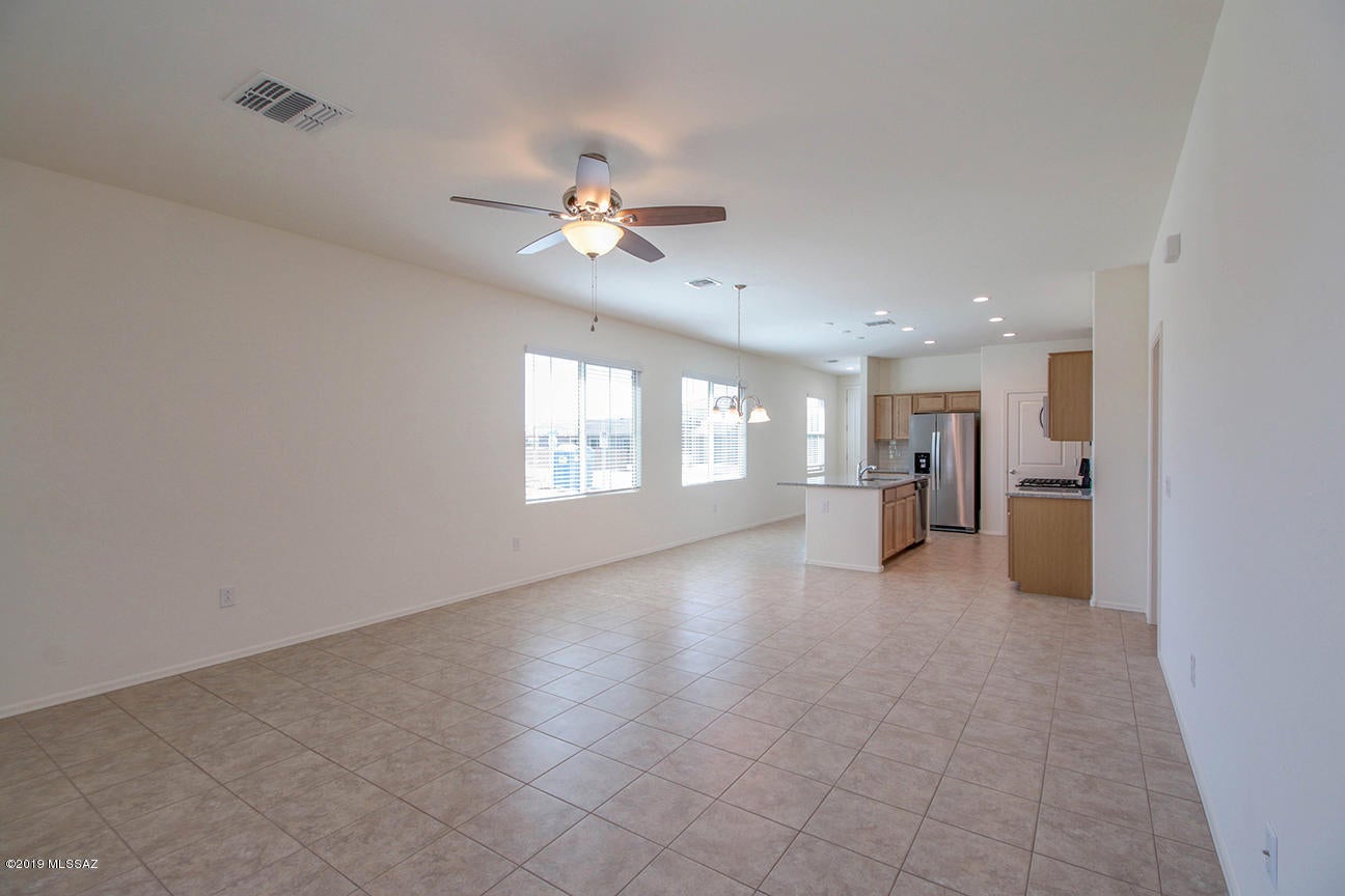 La Estancia De Tucson (1-330) - Residential Lease