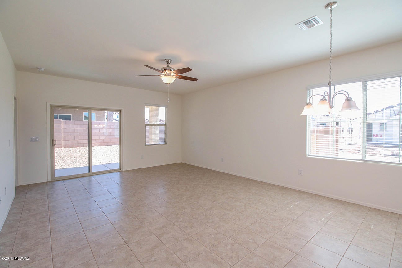 La Estancia De Tucson (1-330) - Residential Lease