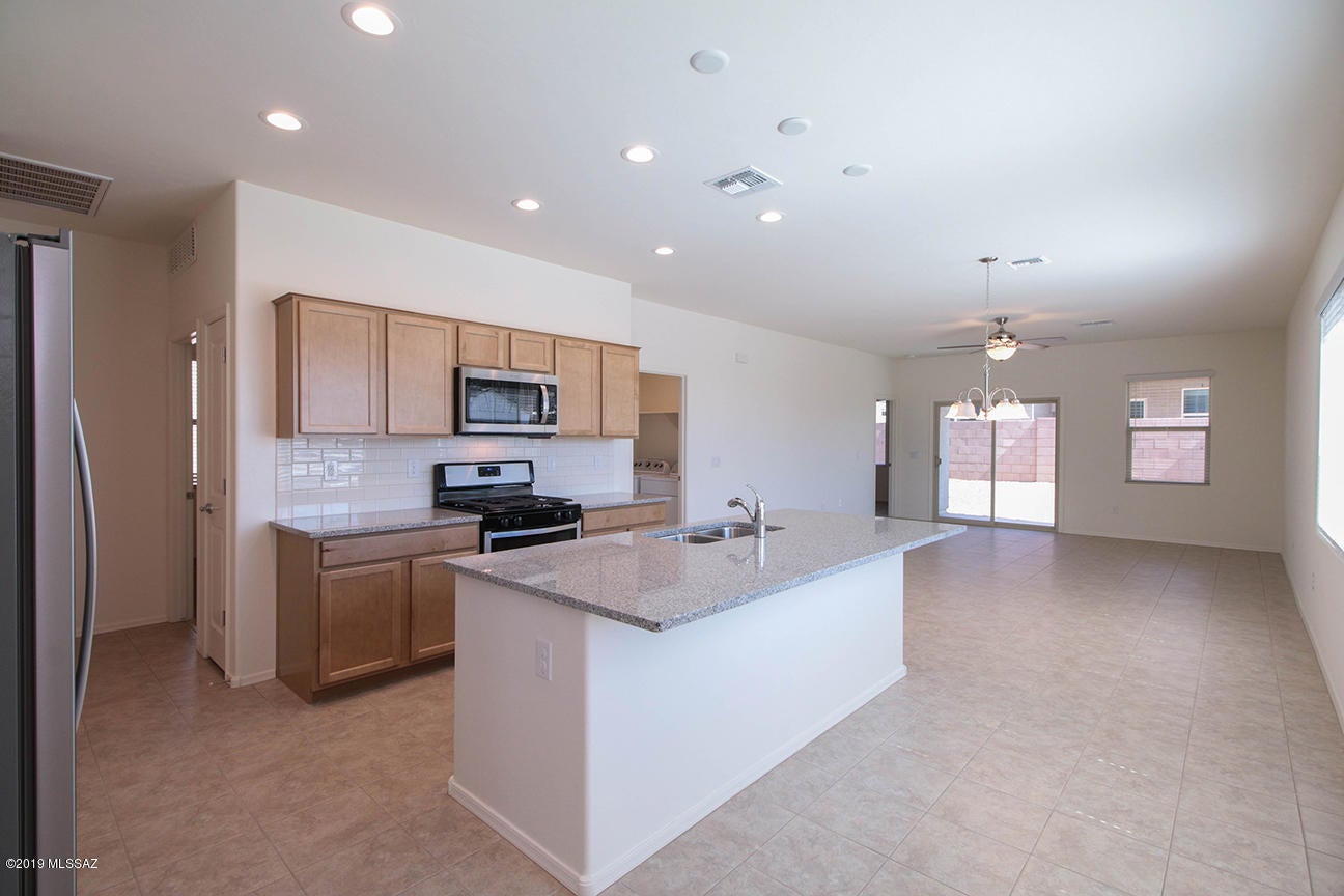 La Estancia De Tucson (1-330) - Residential Lease
