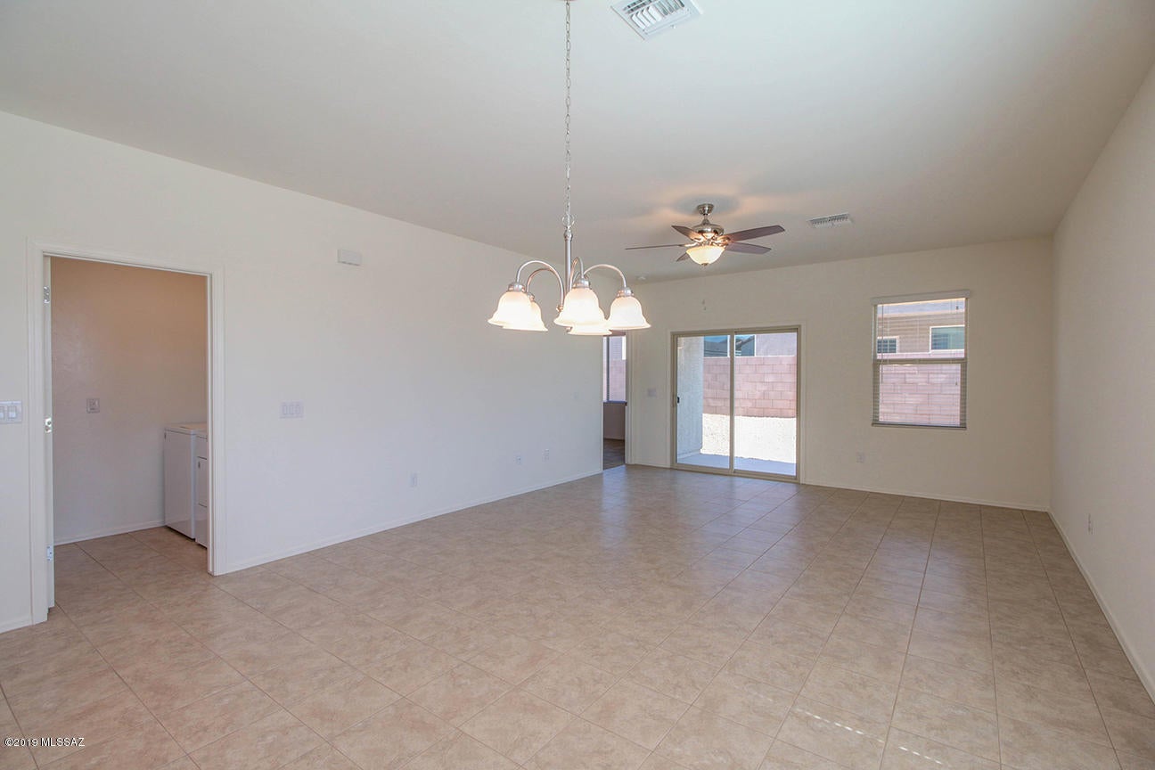 La Estancia De Tucson (1-330) - Residential Lease