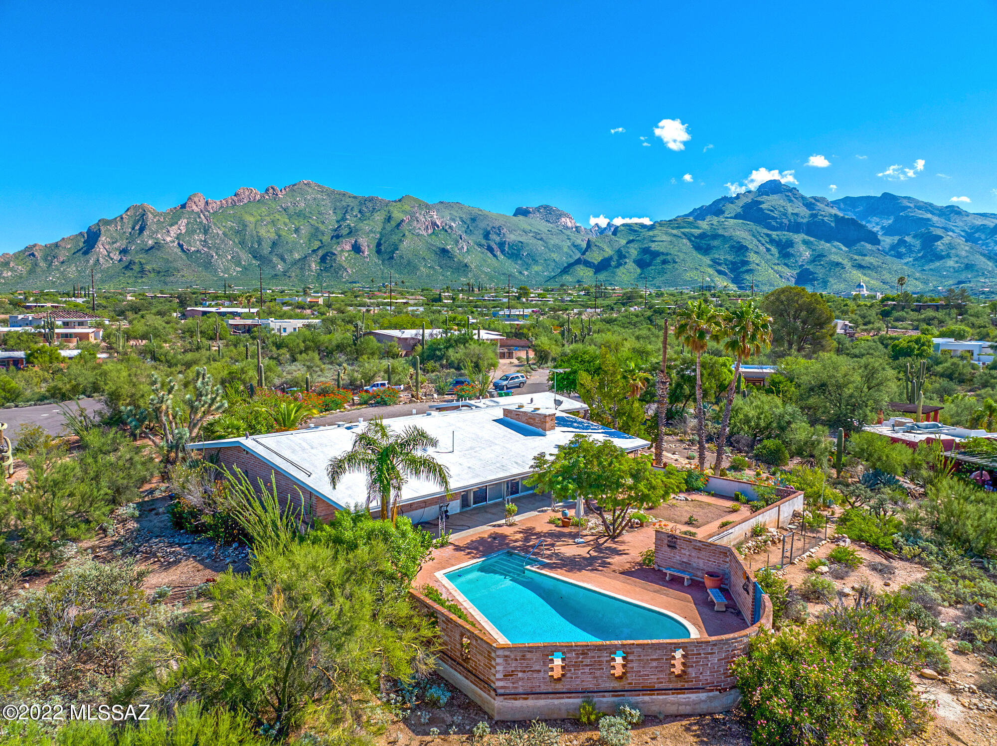 Imagine yourself tucked away just beneath the Catalina Mountains with amazing 360 degree views. Overlooking the city, A Mountain and Tumamoc Hill, this quiet neighborhood is far enough away from the daily grind but close enough to the most desirable restaurants and shopping Tucson has to offer.