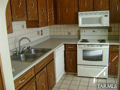 Cute 3 bedroom. Close to U of A. Two story-All appliances, covered parking, Community pool & spa. A/C, small yard.