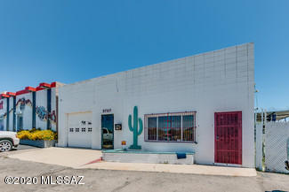 MOTIVATED SELLER! Great Visibility and location, EXCELLENT TRAFFIC COUNT W/TWO ROLL UP DOORS.  Long time, established neighboring businesses, glass company, Off Road 4x4, 1/2mi north of I-10. Easy access to downtown and central Tucson.