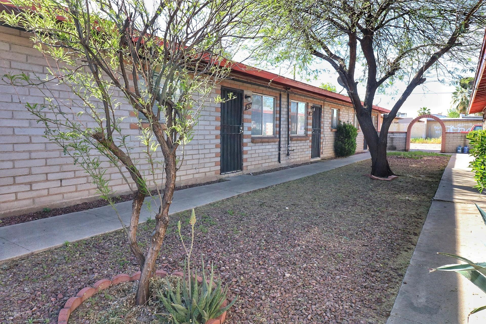 Great Centrally located investment property! No vacancies. Low maintenance. All unites have A/C. Coin-op laundry onsite. Plenty of parking. Please do not disturb tenants!!

8 units in total. Unit #'s are 217, 219, 221, 223, 225, 227, 229, 231