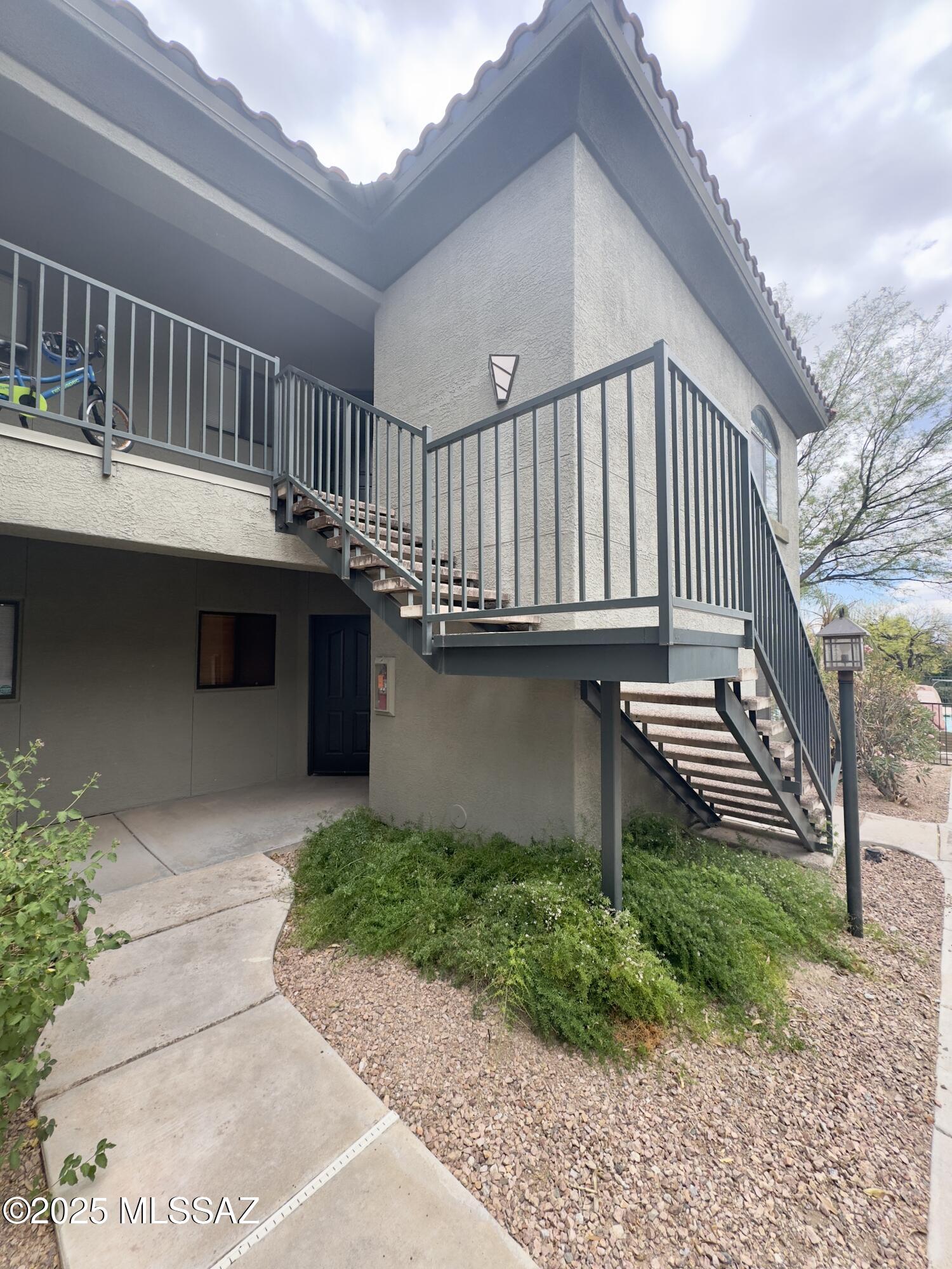 Welcome to this charming 2 bedroom, 2 bathroom ground-floor condo located in a beautifully maintained gated community in northeast Tucson! With 944 sq ft of thoughtfully designed space, this home features a bright, open layout with a blend of tile and carpet flooring, neutral paint tones, and ceiling fans throughout for year-round comfort. The kitchen includes a breakfast bar and comes fully equipped with a microwave, oven, dishwasher, refrigerator, and garbage disposal. The spacious living room opens to a private patio—perfect for morning coffee or evening relaxation. Each bedroom features its own private en-suite bathroom and walk-in closet, offering comfort and privacy for all.