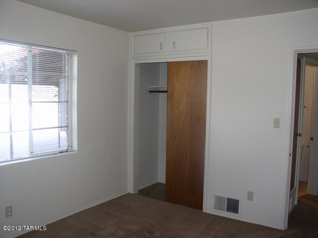 Allen Road Townhomes (1-18) - Residential Lease