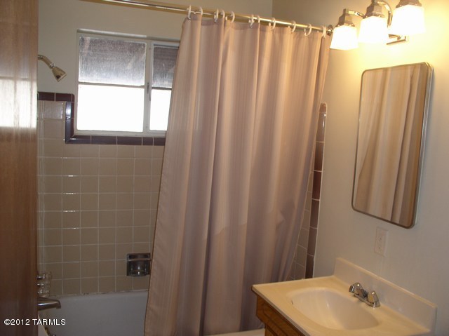 Allen Road Townhomes (1-18) - Residential Lease