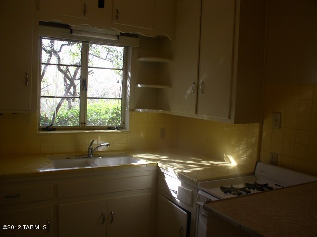 Allen Road Townhomes (1-18) - Residential Lease