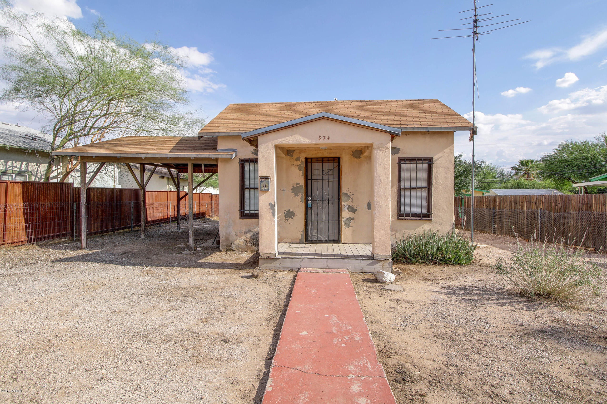 Cute 2 bed 1 bath for rent! Please call Theo Palting @ 520.834.2120 with any questions or for a showing!