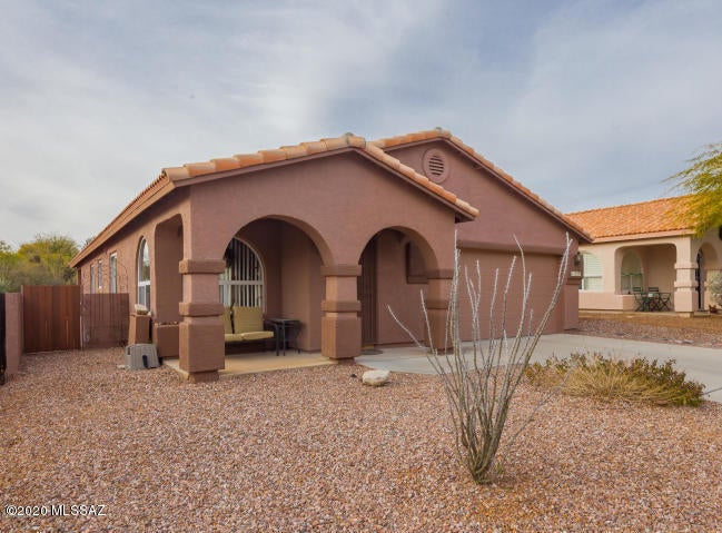 Awesome 4 bedroom 2 bath home, this home has very spacious rooms throughout, large kitchen with lots of cabinet space, newer paint inside and out, newer carpet, all appliances included - Brand new stainless steel kitchen appliances. Covered patio and rear yard backs common area. This home is very nice and is available now!