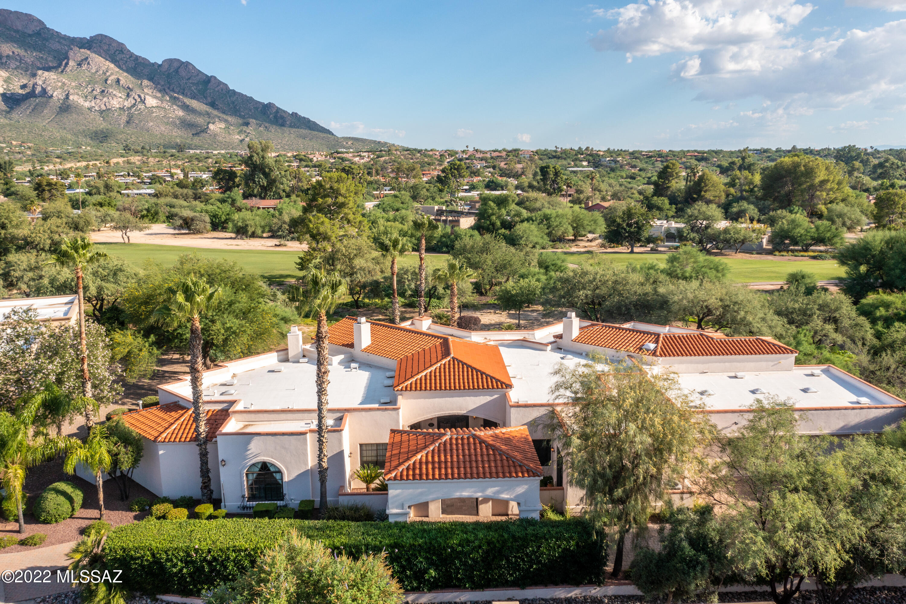 Custom estate in 3rd Fairway of OVCC. 
Gourmet kitchen, attached guest quarters.
Pool/spa/outdoor fireplace. Views.