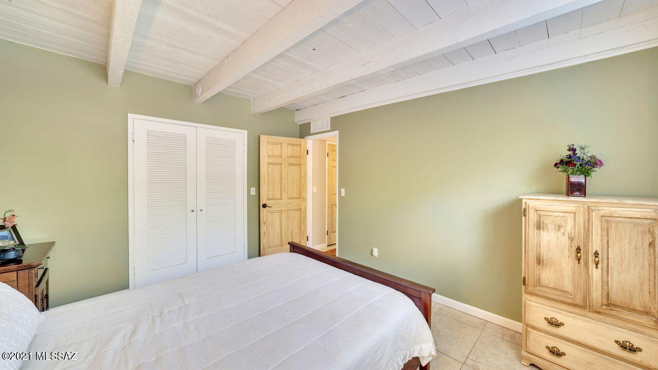 Racquet Club Condominium - Residential
