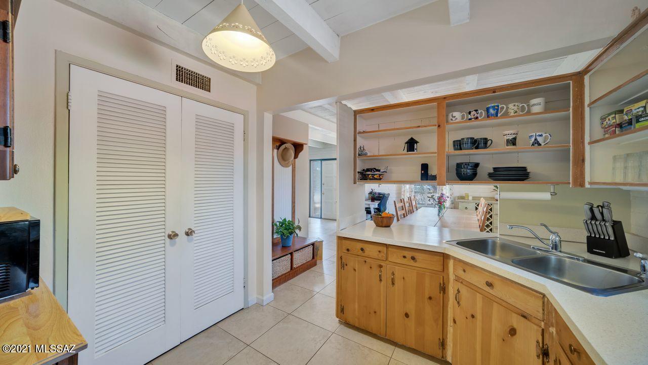Racquet Club Condominium - Residential