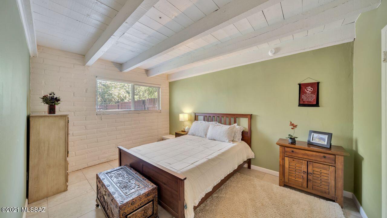 Racquet Club Condominium - Residential