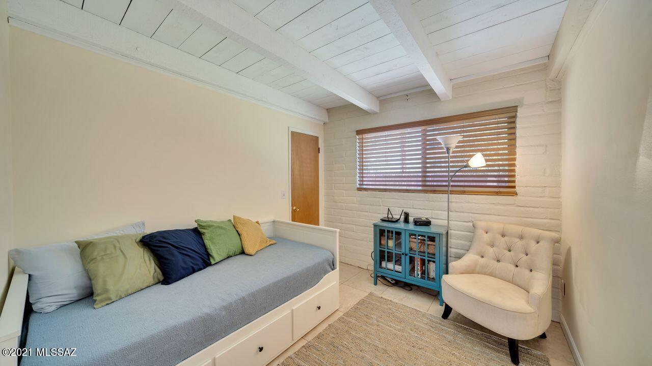 Racquet Club Condominium - Residential