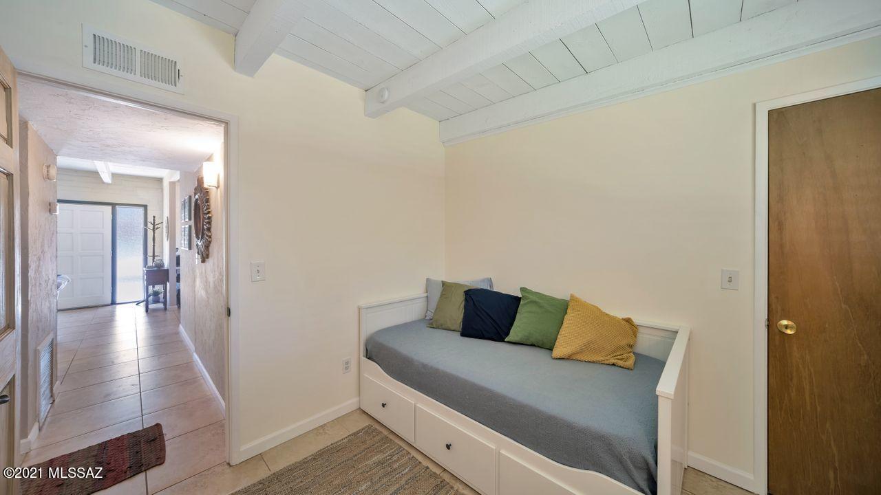 Racquet Club Condominium - Residential