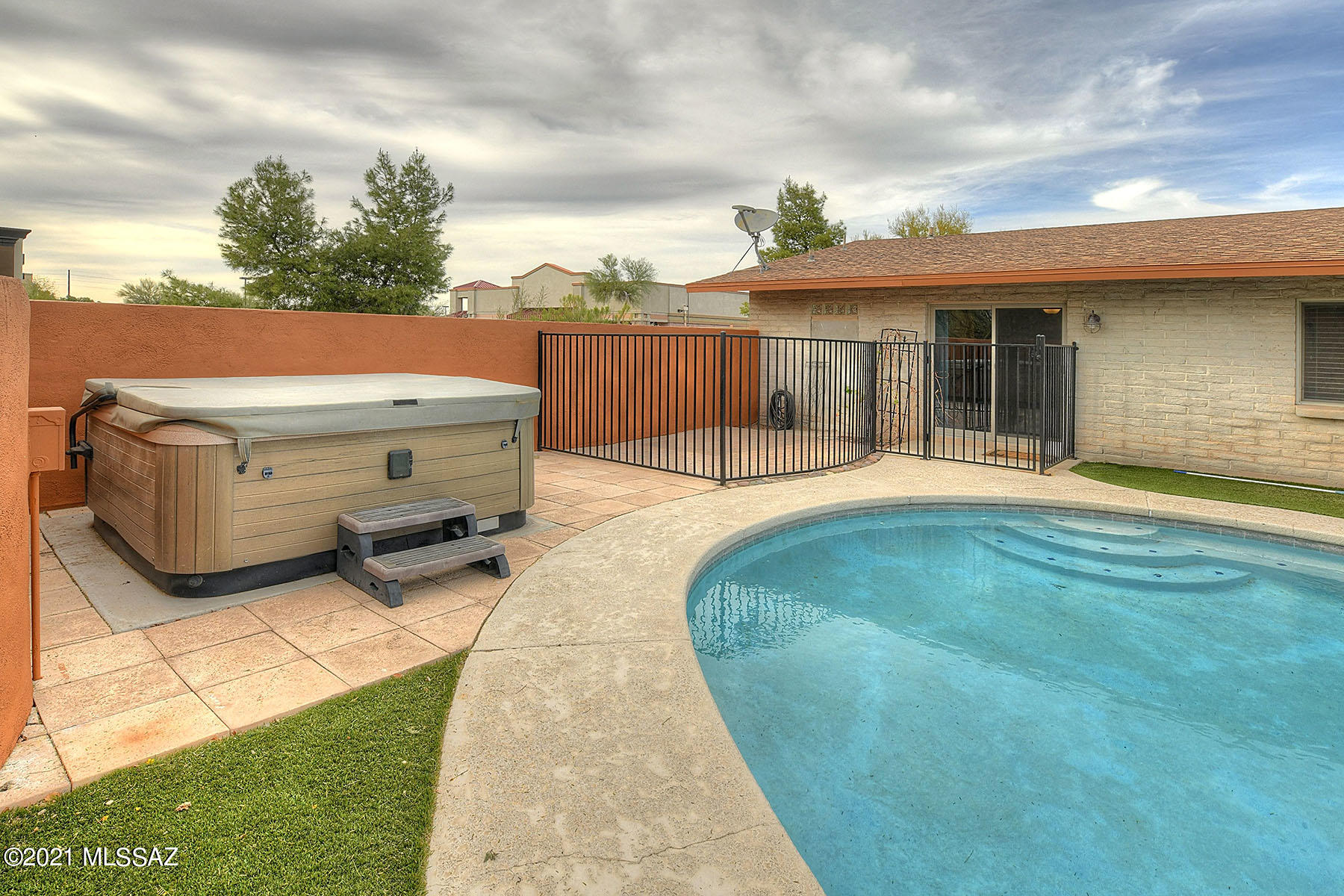 Casas Adobes West No.2 (284-438) - Residential