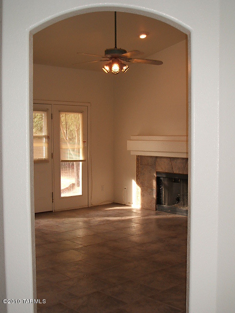 Hacienda Del Oro (1-78) - Residential Lease