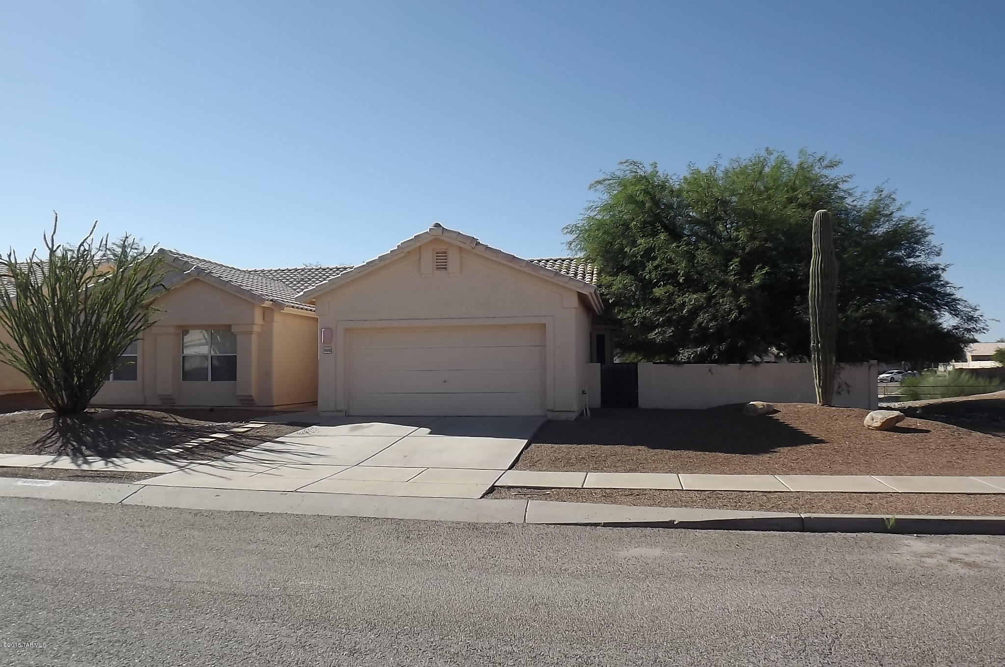 Built '95, beautiful 4bd/2ba home on premium lot. Ceramic flooring in living areas, carpeted bedrooms, large back yard w/mature trees, Formal Living and Dining areas, Family room w/FP(gas), Laundry room, 2 car garage. Pets are subject to approval. Pet rent $25/mo per pet. Security Deposit $2,092.00.***RENTAL RATES REFLECT A $65 CONCESSION IN EXCHANGE FOR TENANT'S AGREEMENT TO CLEAN OR CHANGE HVAC FILTERS MONTHLY. ALL RENTAL RATES ARE $65 PER MONTH HIGHER THAN STATED W/O CONCESSION***