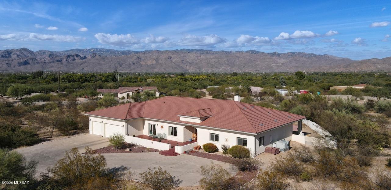 Sweeping panoramic views of the Rincon & Catalina Mtns are the backdrop for this 4401 sqft custom home on 4.38 acres of horse property! Built w/energy efficient SIPS construction & nestled in the Tanque Verde valley, this home is close to miles of trails for hiking, biking & riding. Covered entry welcomes you into the living & dining areas. Spacious kitchen w/gas cooktop, wall ovens, lrg island, granite counters & nook. Family room w/cozy FP is open to the kitchen & has French doors to the backyard featuring a sparkling pool, lrg covered patio & built-in BBQ. Generous owner's suite w/dual sinks, garden tub, sep shower & walk-in closet. 1 guest bdrm w/ensuite bath, plus 2 addl bdrms share a jack & jill. Flex room is perfect for den /media room. 3-car garage & no HOA. RV Hookup w/ elec&water