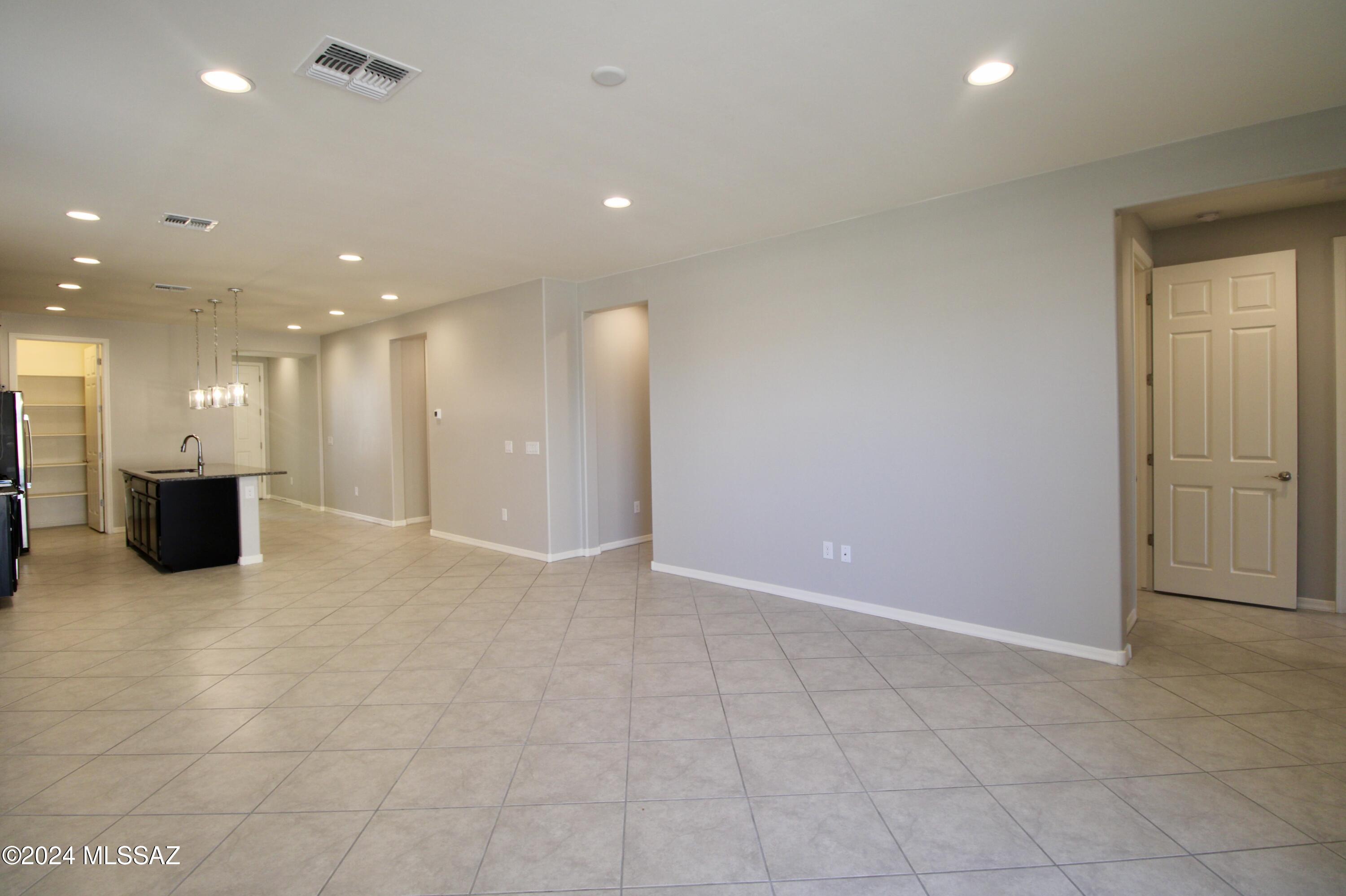 La Estancia De Tucson (1-330) - Residential Lease