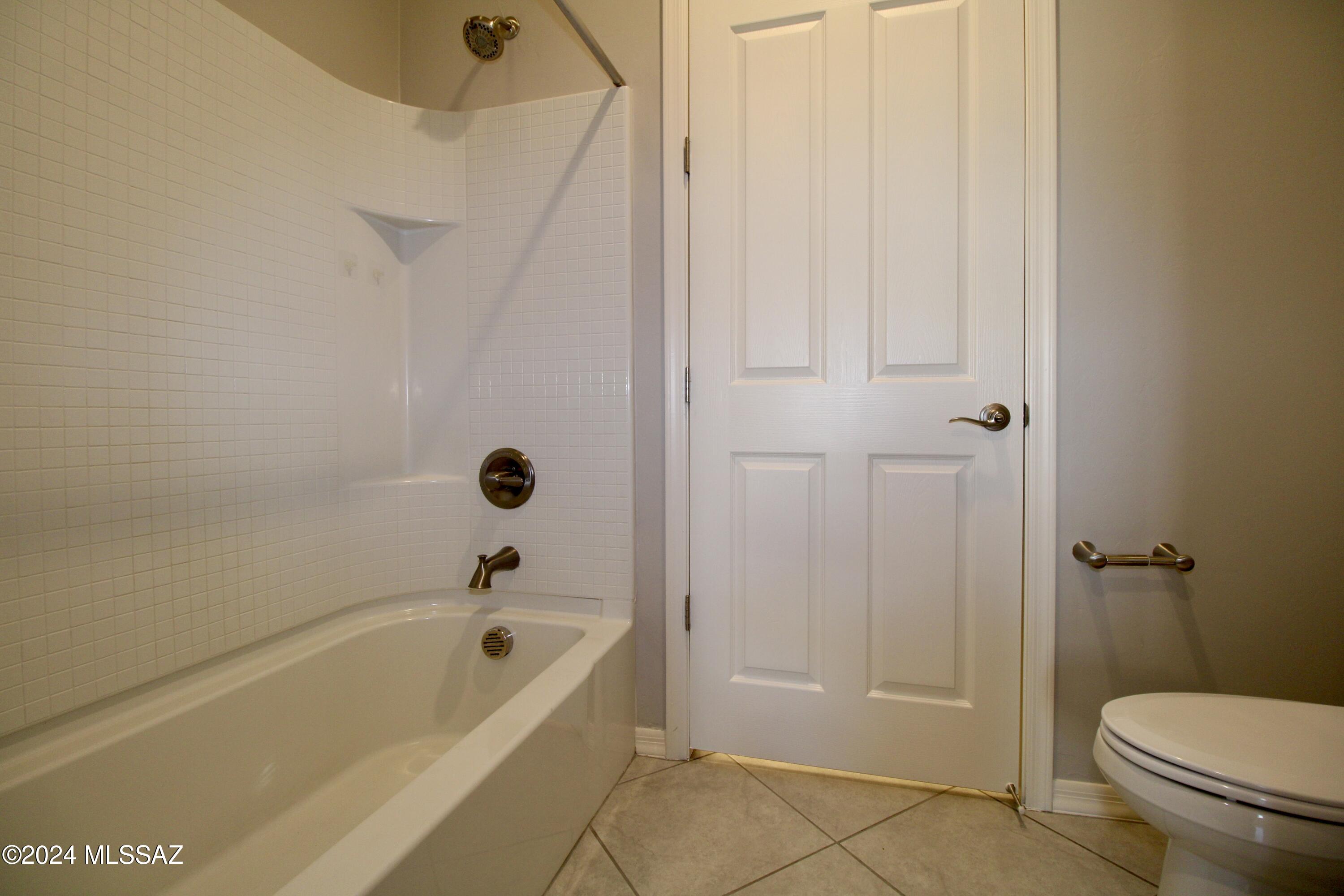 La Estancia De Tucson (1-330) - Residential Lease