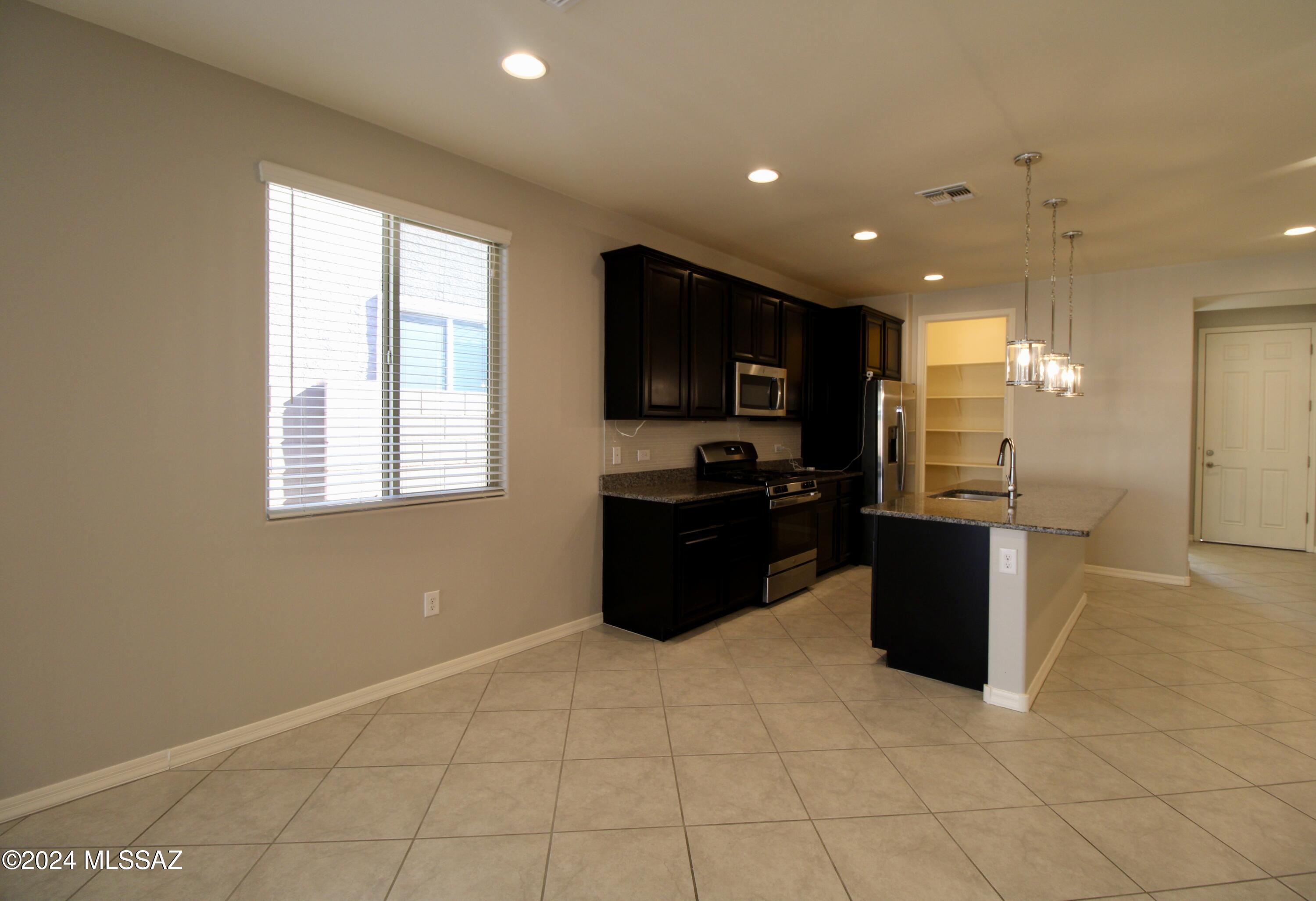 La Estancia De Tucson (1-330) - Residential Lease
