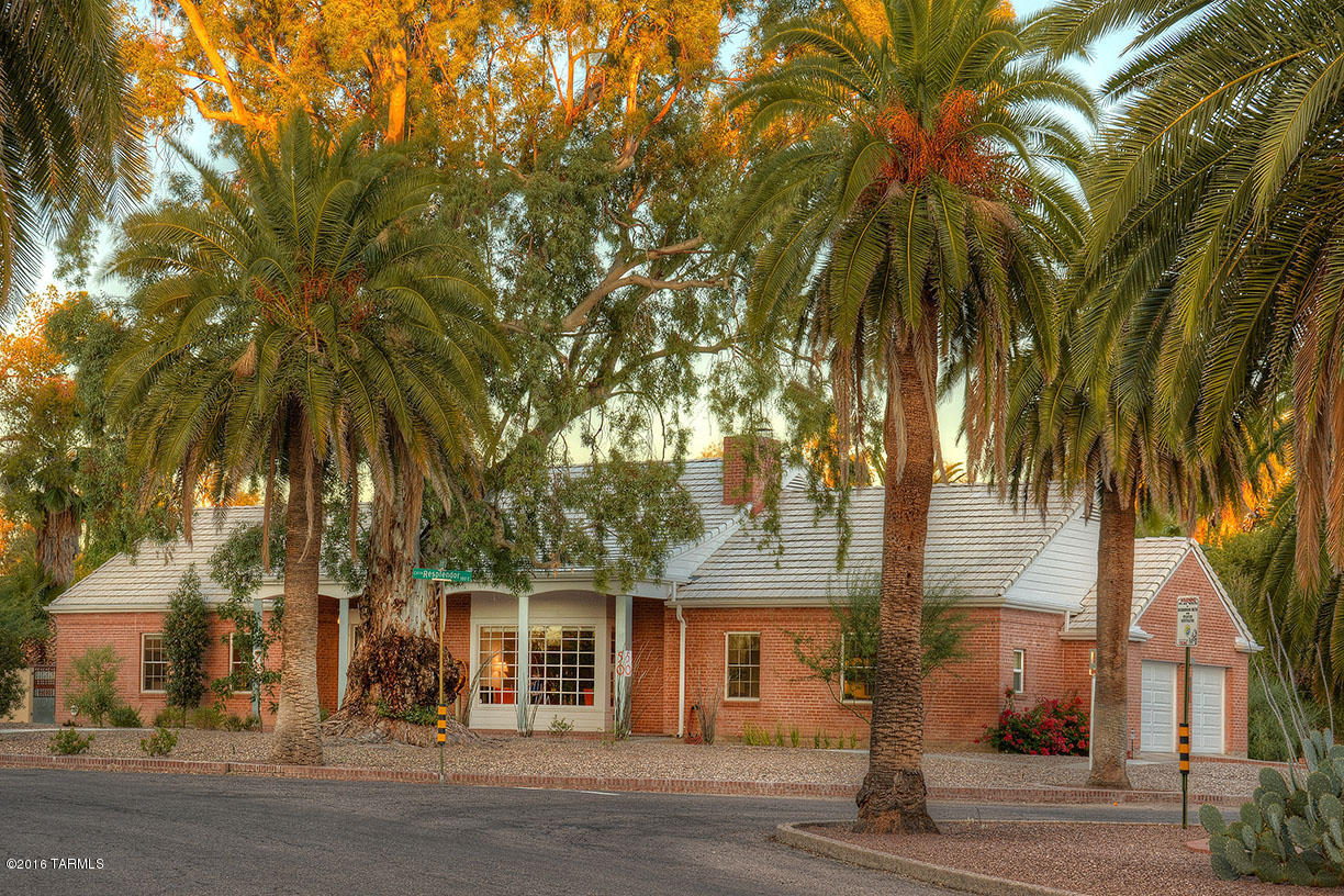 El Encanto,1955 Modern thoughtfully remodeled & restored to perfection! Grand home offers Hardwd flrs,10'ceilings,large windows w/new shades thruout,remodeled Gourmet kitchen w/white cabinets,new Jenn-Air,SS appliances,center island w/glass countertop & brkfast bar opens to stunning diningrm.Livingrm is quite large w/gas FP,crown moldings,large bay window overlooking front yd.4 bedrms & 4 bathrms on main flr.5th bedrm,1/2 bath upstairs.4th bedrm is used as den has a 2nd bath totally remodeled w/executive height cabinets,new plumbing fixtures & Blue Pearl Granite,All light fixtures were replaced thruout,freshly painted! Security System,Smart System,,re-landscaped front & back, Outdr kitchen under Ramada on.45 ac lot w/large 2 car garage.On historic register for low tax