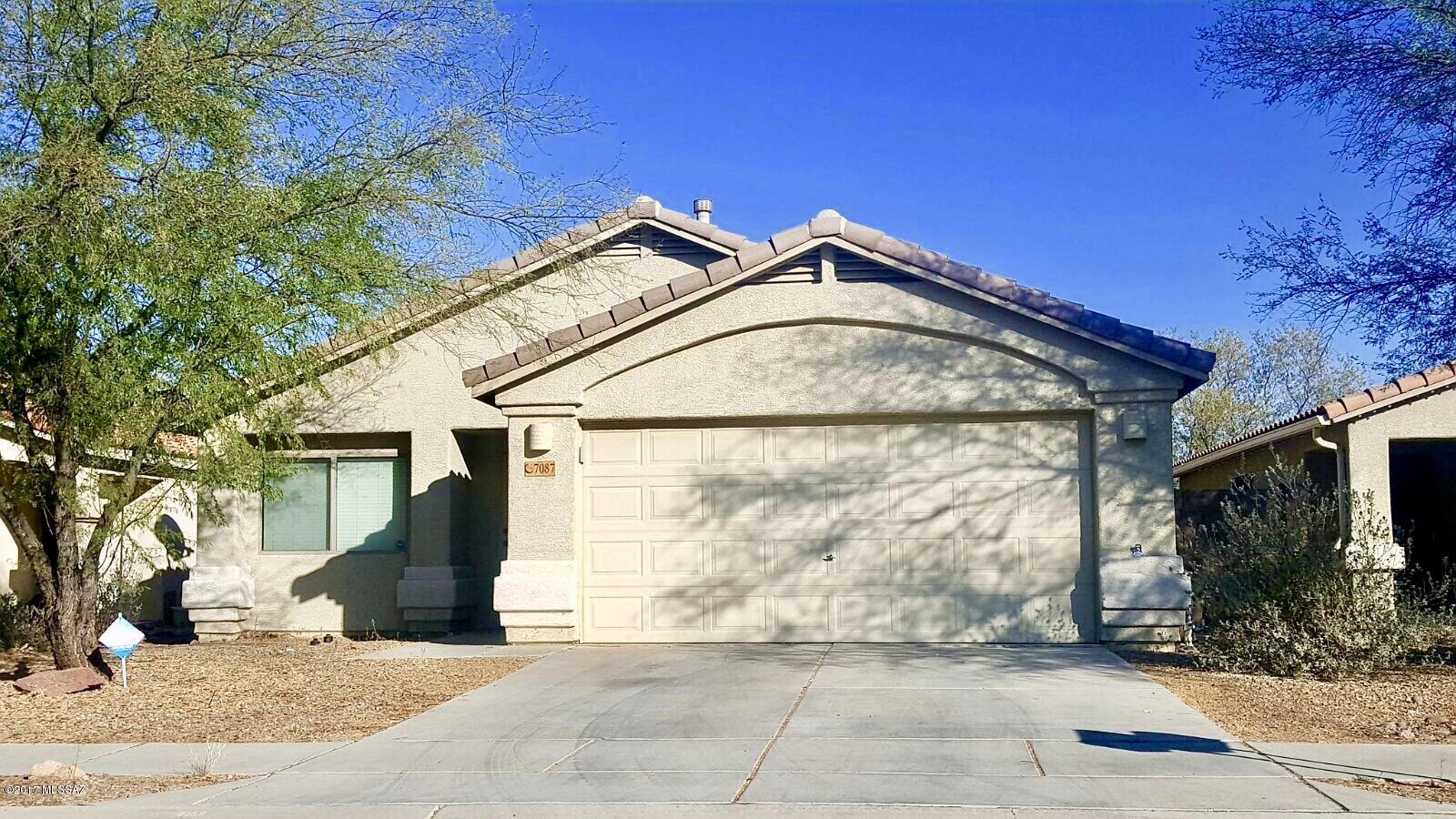 ***MOVE IN READY***Well maintained home In Star Valley With 1495 sq ft of living space this home has 3 bedrooms, 2 bathrooms, laundry room, 2 car garage & a nice big backyard, Kitchen with plenty of cabinet space, breakfast bar, dining area, Master Bathroom with dual sinks, Garden Tub and a large walk-in closet, Buy this home with $0 Down Using a USDA Loan,Hurry THIS DEAL WONT LAST LONG! CALL FOR A PRIVATE SHOWING!!!NOT A REO OR SHORT SALE.