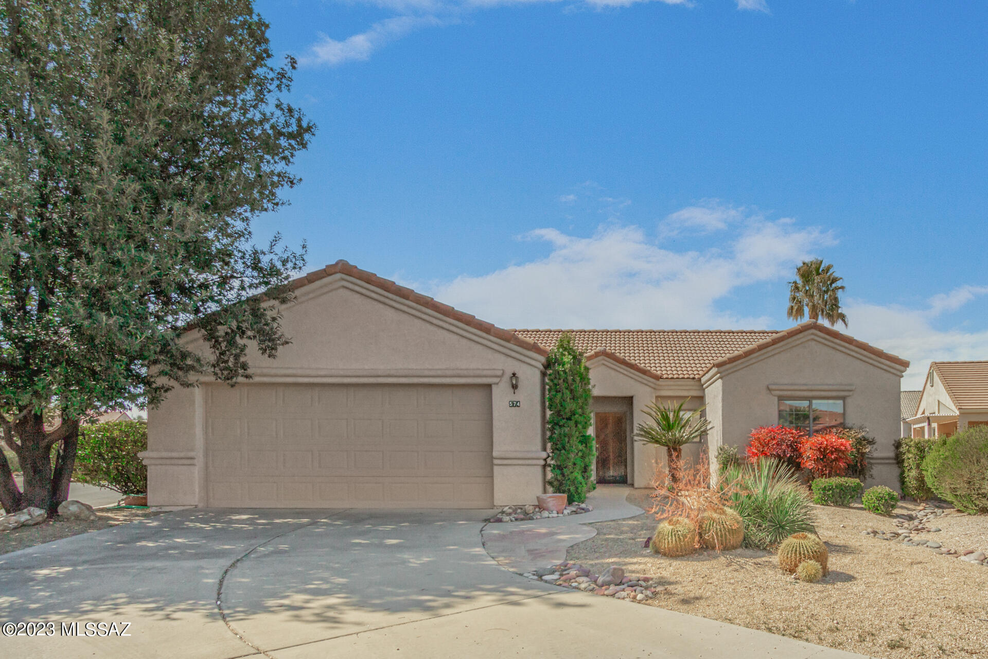 Cute 2bd 2BA home with Den/Office. Nice corner lot with privacy. New carpet and new paint. Plenty of storage in garage. Must see to appreciate.

This property is in the Green Valley Recreation (GVR) service area. The GVR membership is required in the form of a permanent deed restriction on this home. Go to https://mlssaz.com/gvr/ for information on GVR and what is require.