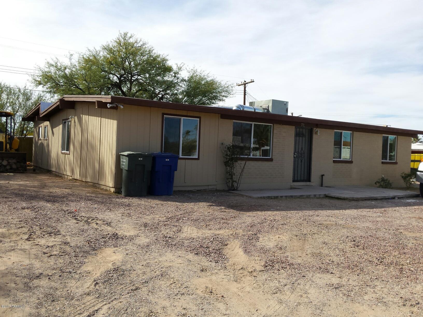 Recently remodeled spacious 4 bedroom home with 3 baths, kitchen and large dining room, COMPUTER ROOM OR LARGE STUDY AREA IN MASTER BEDROOM,large yard, chain link fence with gate for security, new paint,
interior and exterior, new carpet, ready for new owner. Close to schools, shopping, bus line, and all other conveniences. NO HOA DUES OR FEES. OWNER-AGENT