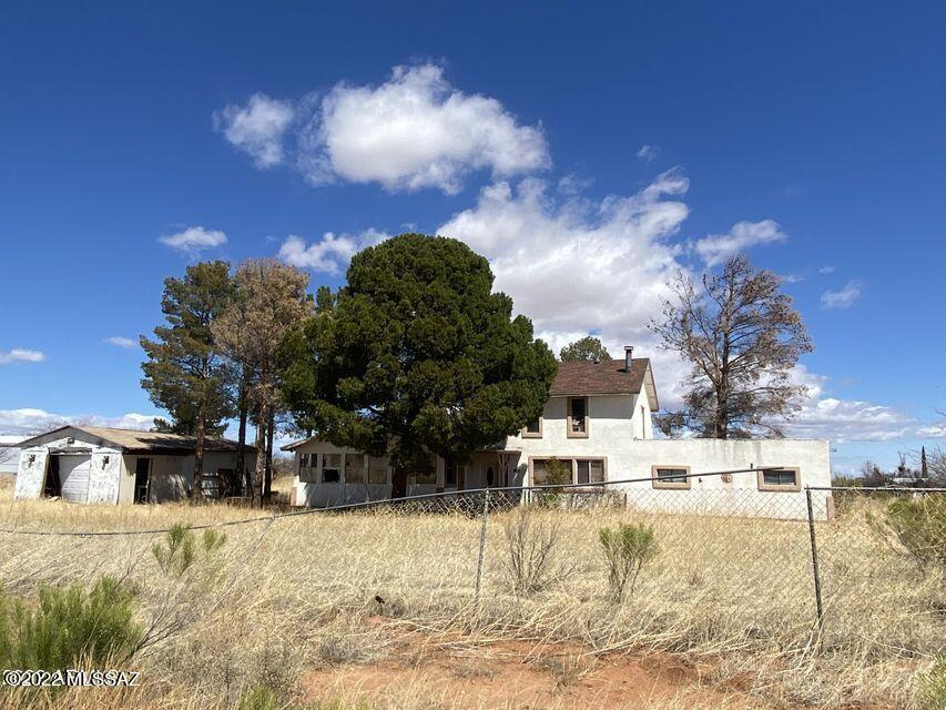CASH ONLY FIXER UPPER.... Excellent INVESTMENT opportunity. TONS of potential for this 2352sf 4bd 3ba home on a 2AC dividable lot. Detached garage. Mountain Views. MUST CONTACT THE LISTING AGENT BEFORE SHOWINGS!