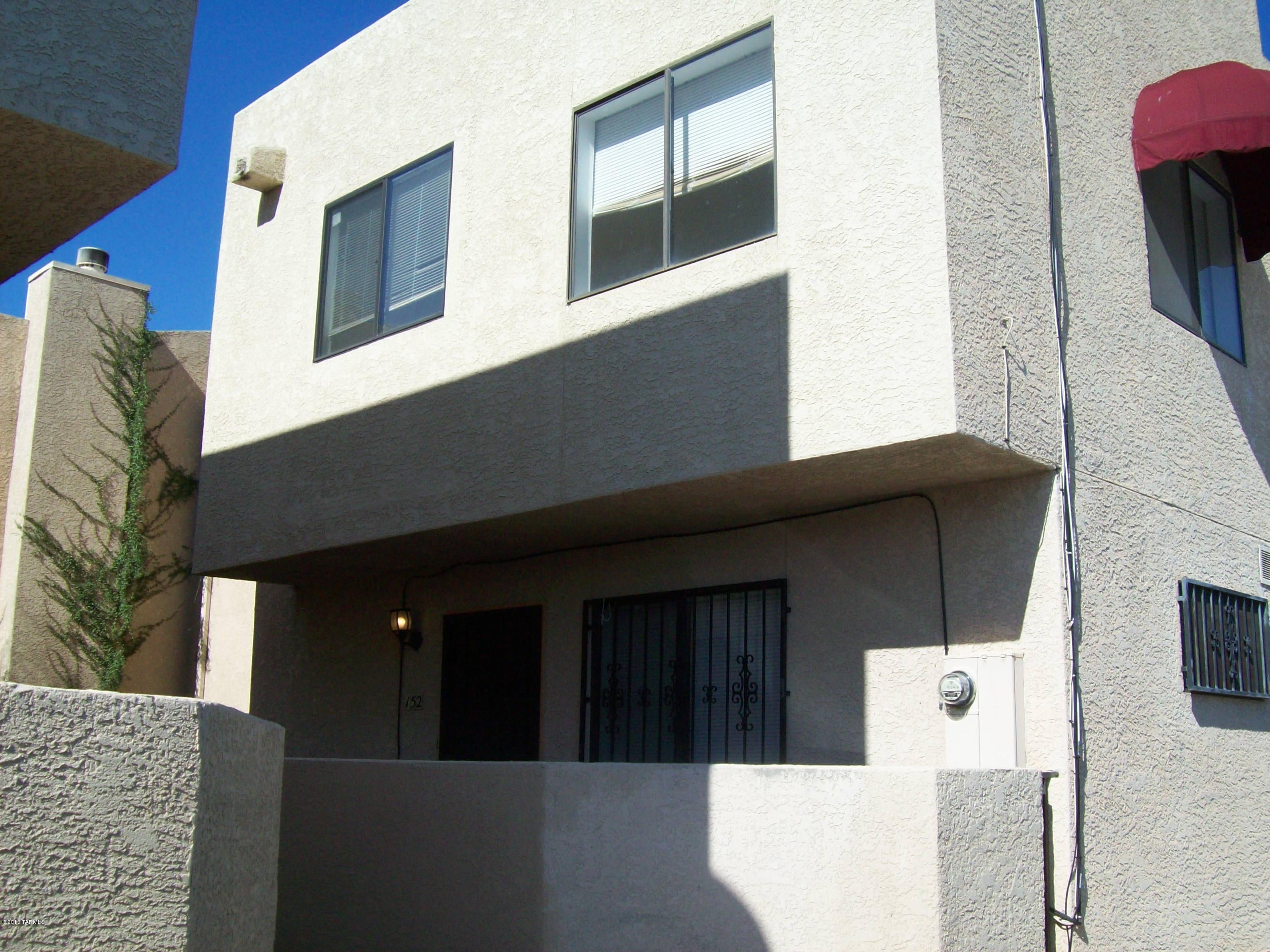 Townhome has 2 brs, 1.5 Ba, and 910 sq ft. It is centrally located and close to the Tucson Mall. UofA, Pima, and Downtown. Kitchen open to eating area and family room with fireplace. New kitchen cabinets,counter top and faucet. Bedrooms have vaulted ceilings with lots of natural light. One bedroom has walk in closet. Bathroom has new cabinets,counter top and tile floor. Home is freshly painted and has new carpet throughout. Home includes w/d. Community pool and spa.