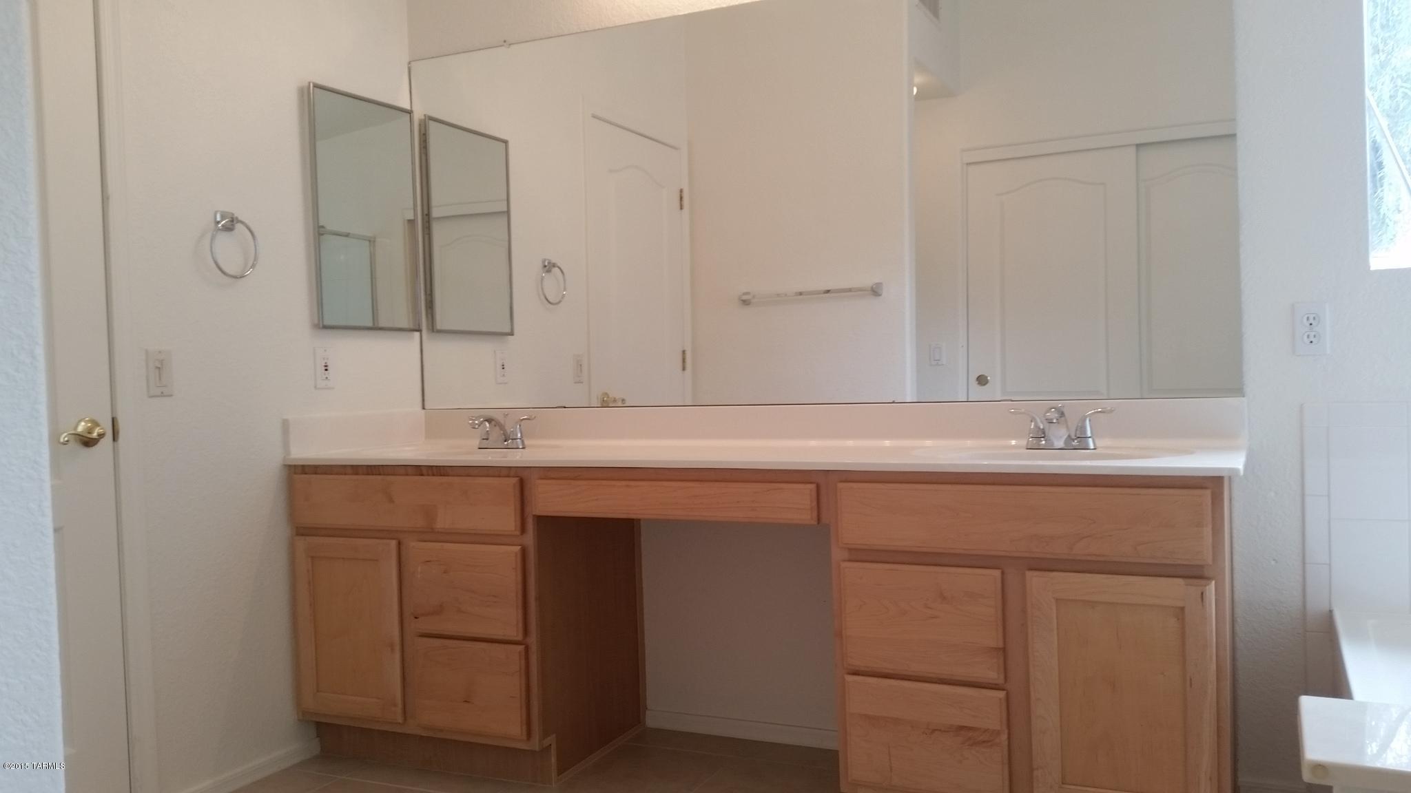 Bluffs (The) - Residential Lease