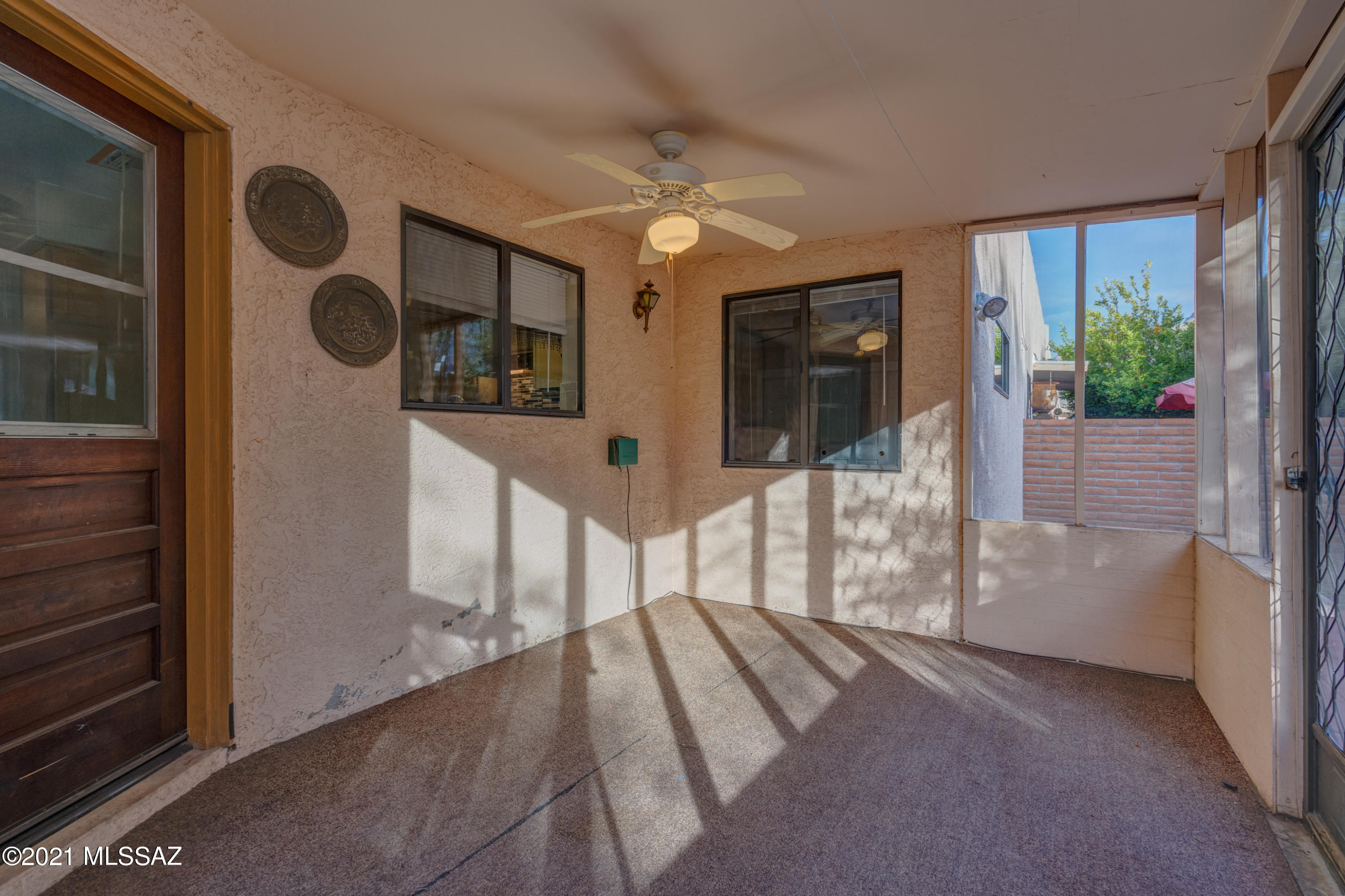 Executive Townhomes (1-16) - Residential
