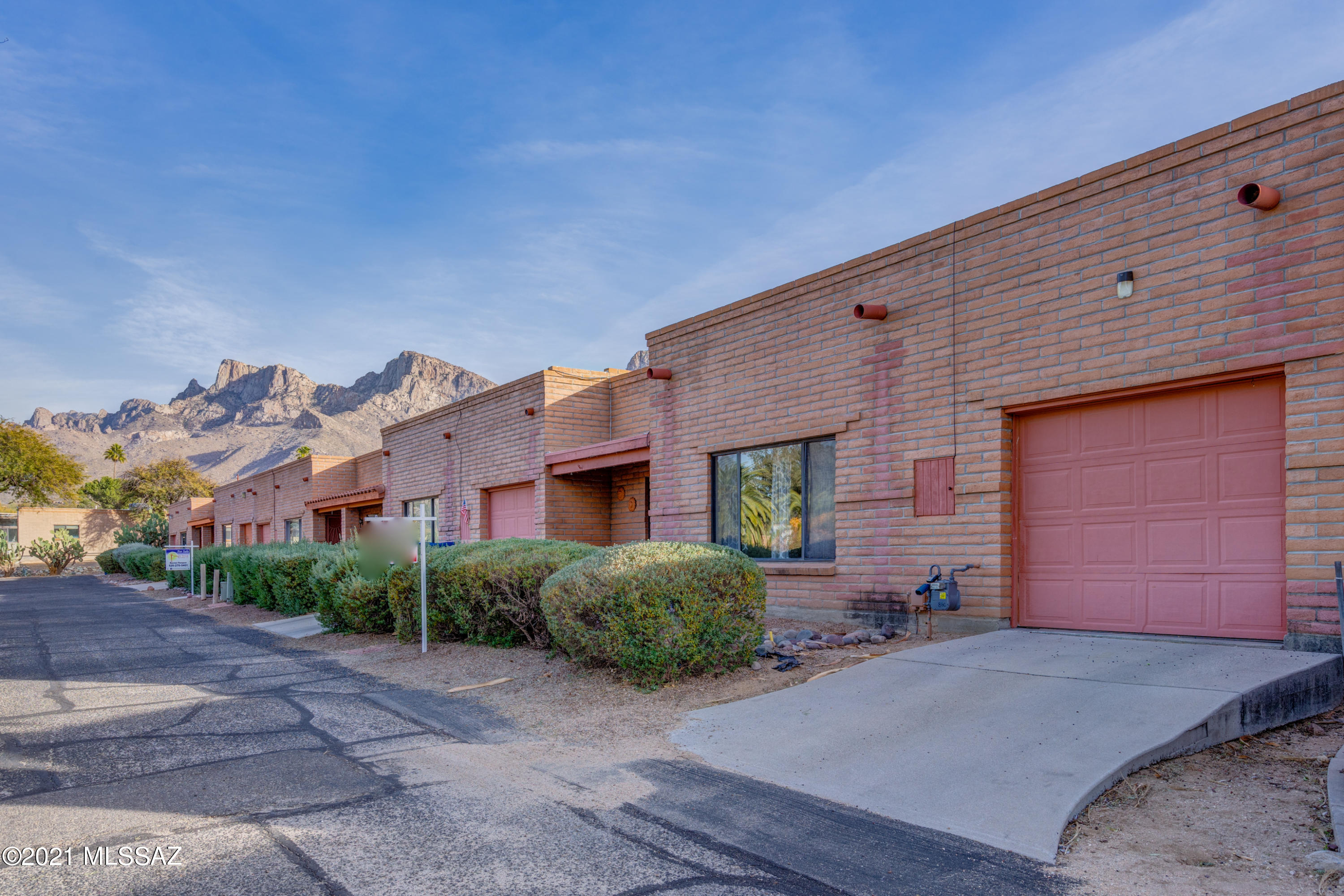 Executive Townhomes (1-16) - Residential