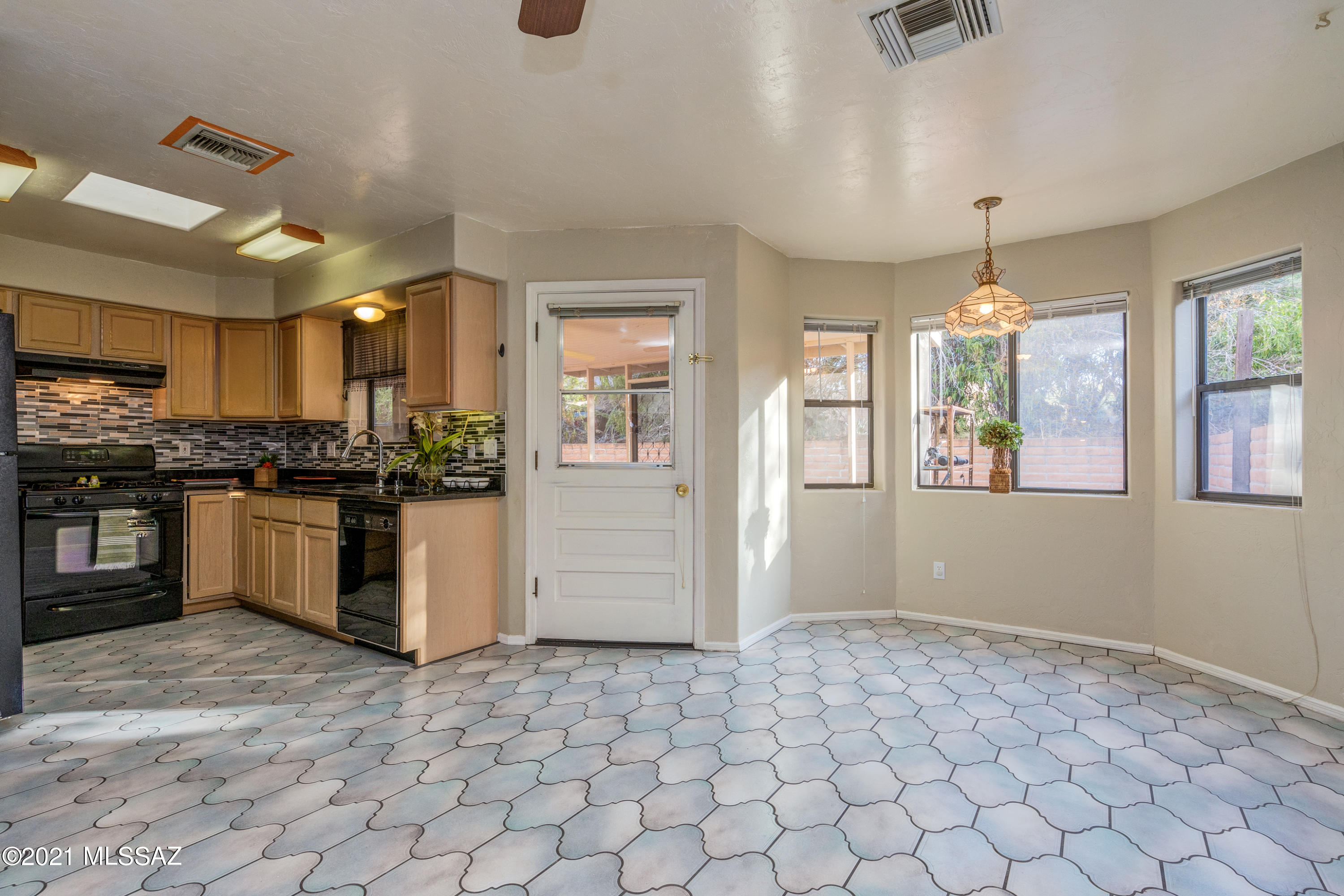 Executive Townhomes (1-16) - Residential