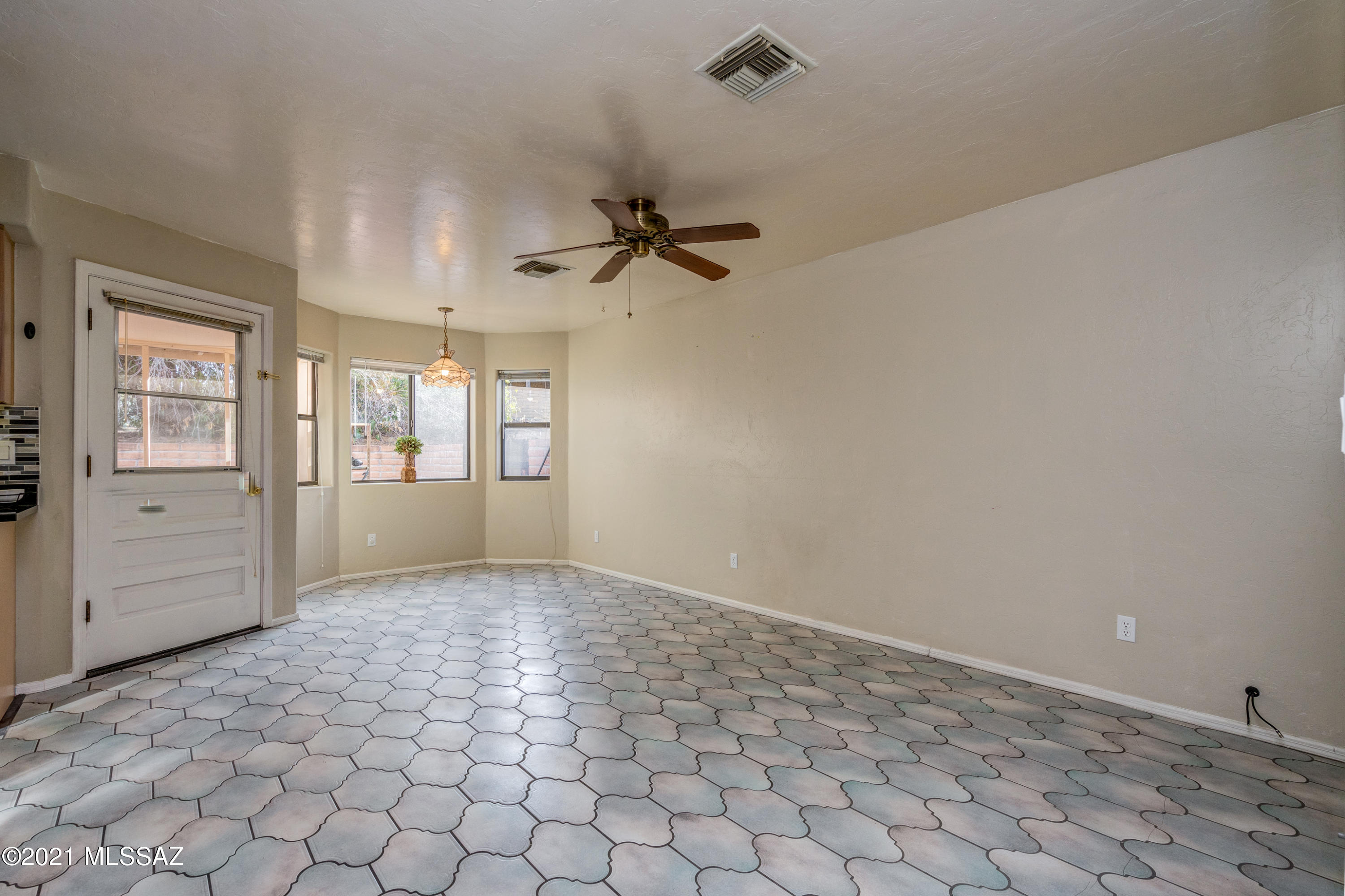 Executive Townhomes (1-16) - Residential