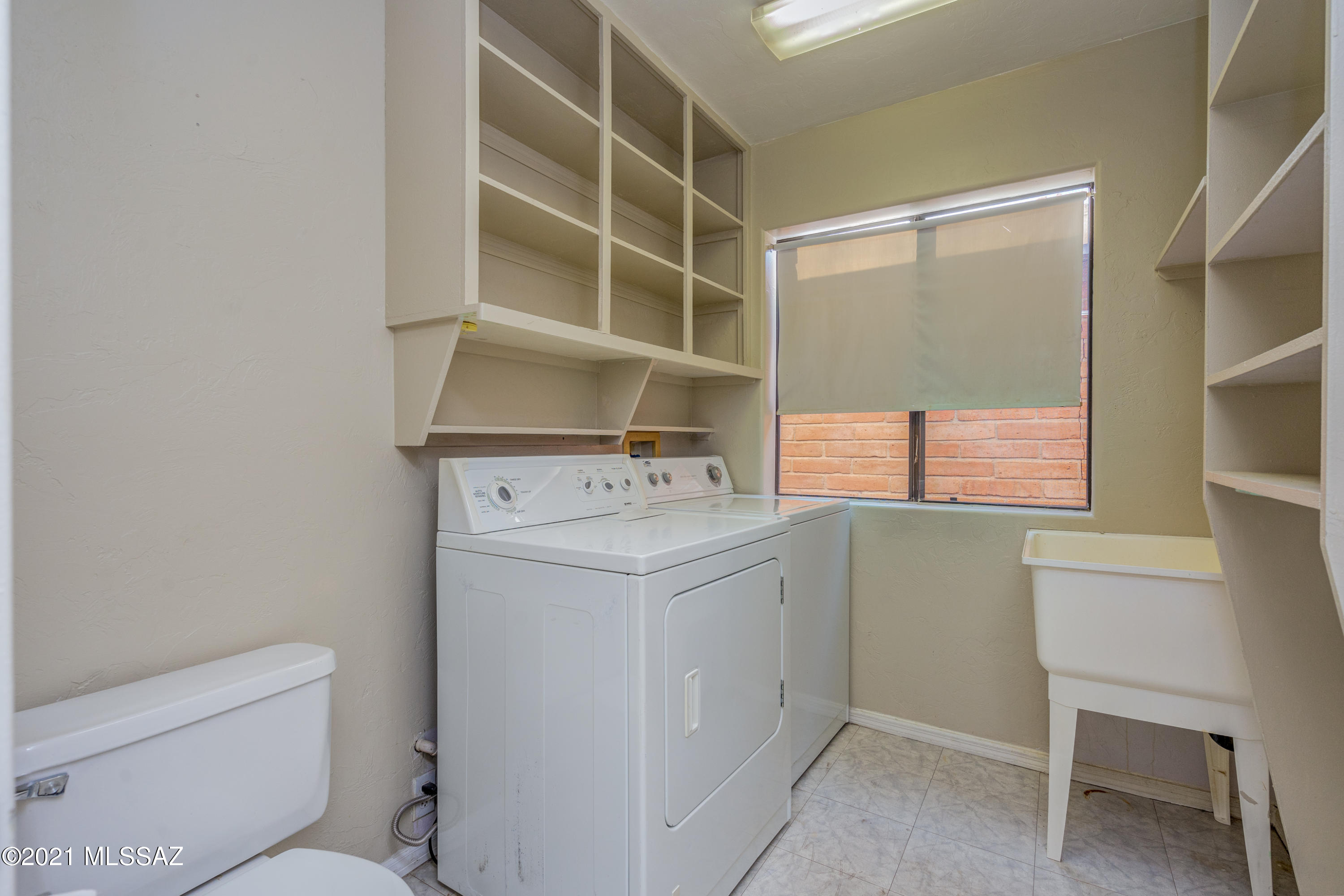 Executive Townhomes (1-16) - Residential