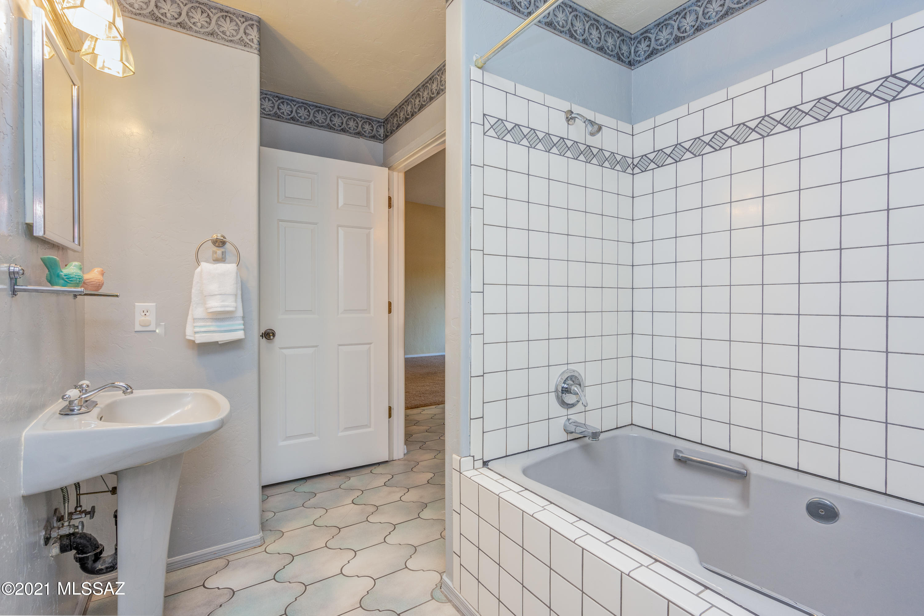 Executive Townhomes (1-16) - Residential