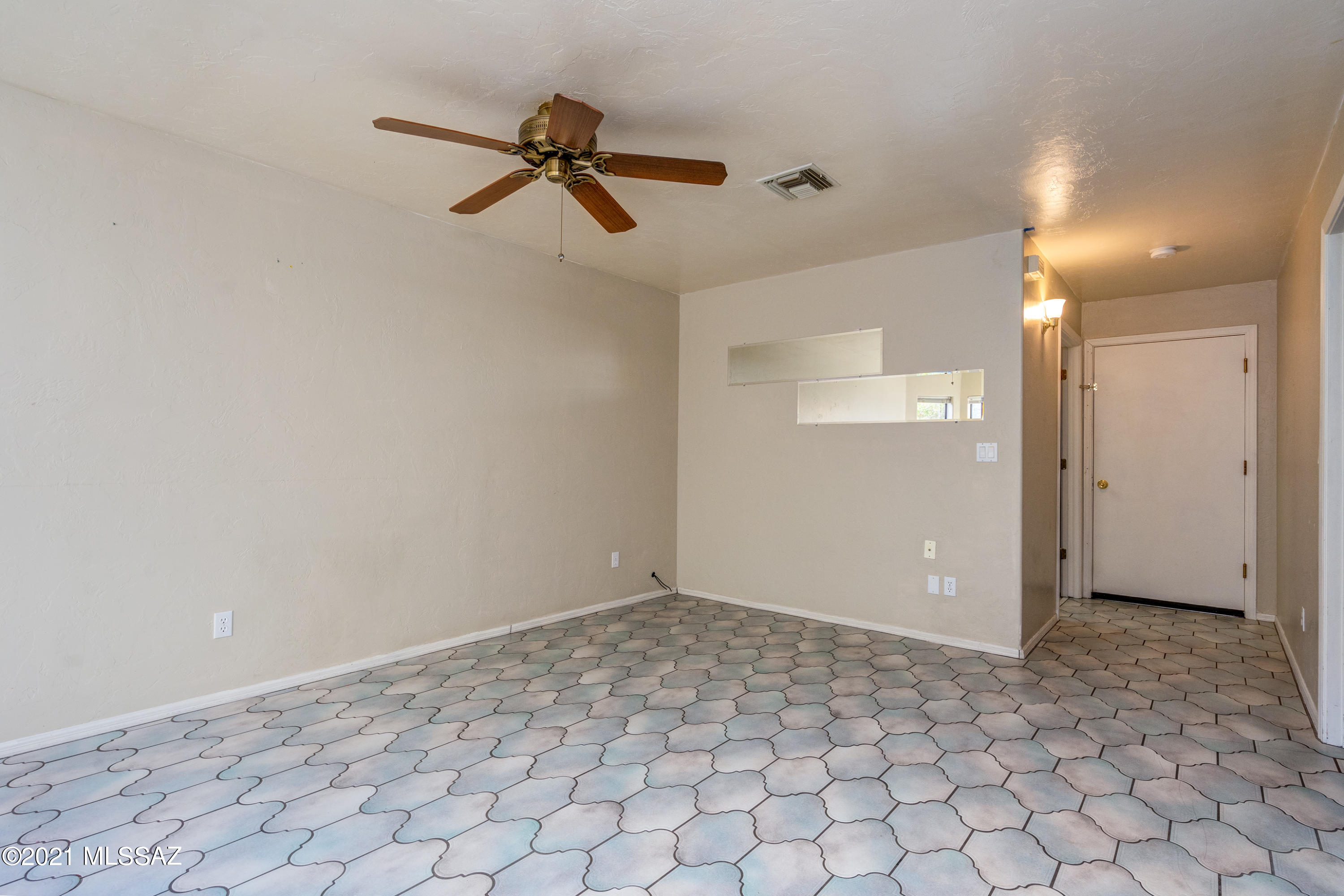 Executive Townhomes (1-16) - Residential